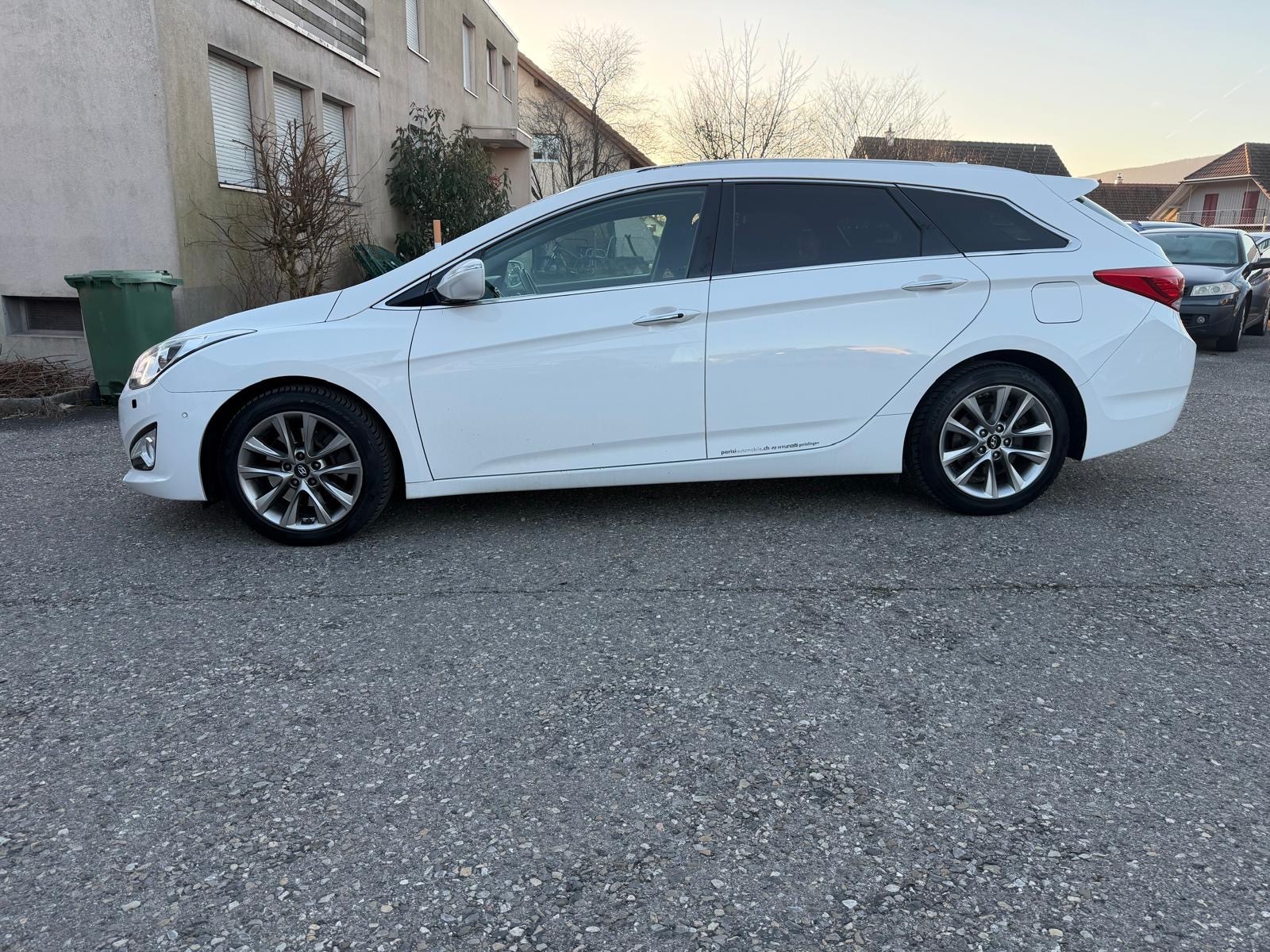 HYUNDAI i40 Wagon 1.7 CRDI Vertex Automatic-image-2