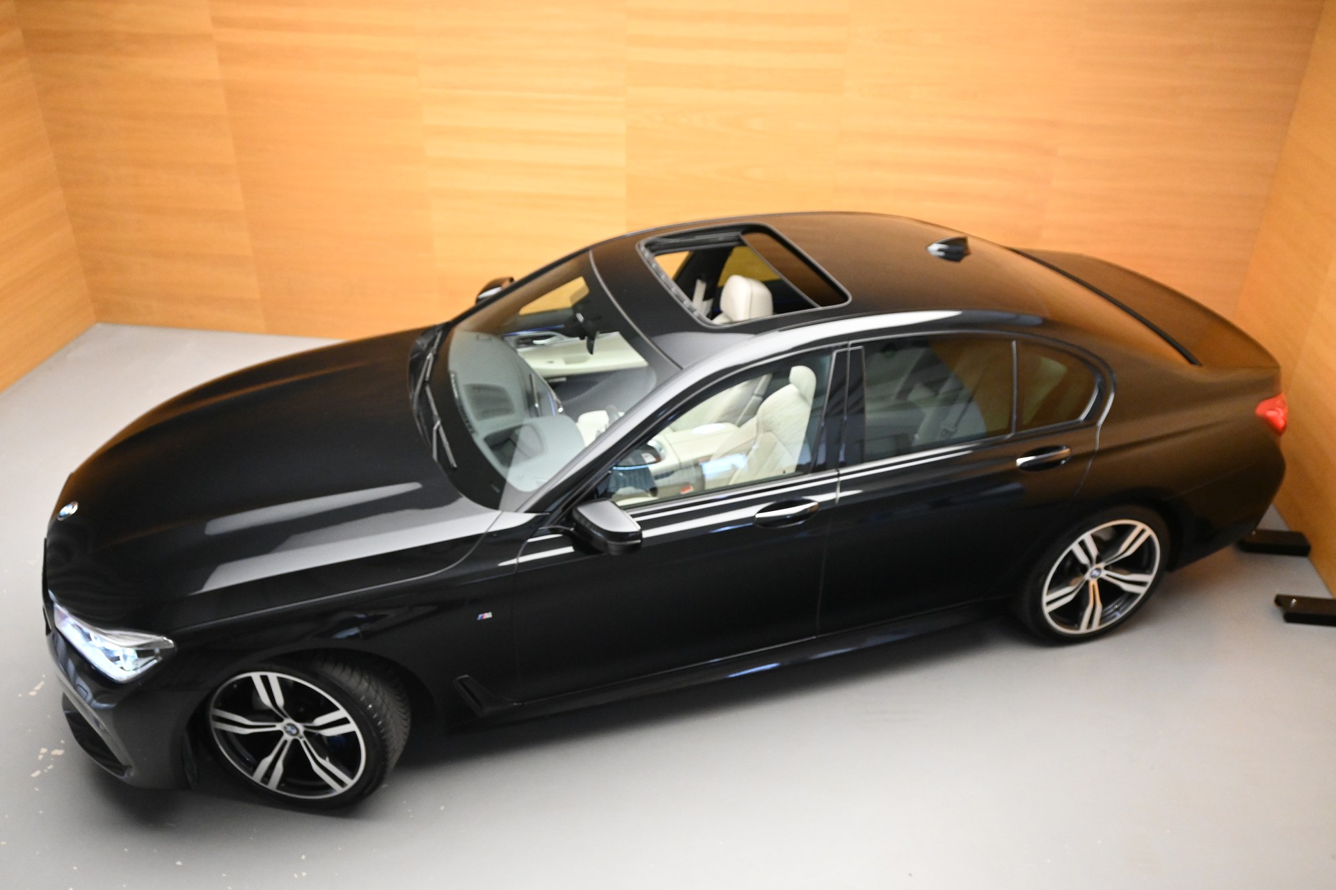 BMW 740d xDrive Steptronic M-Sport*Standheizung*-showroom-element-2