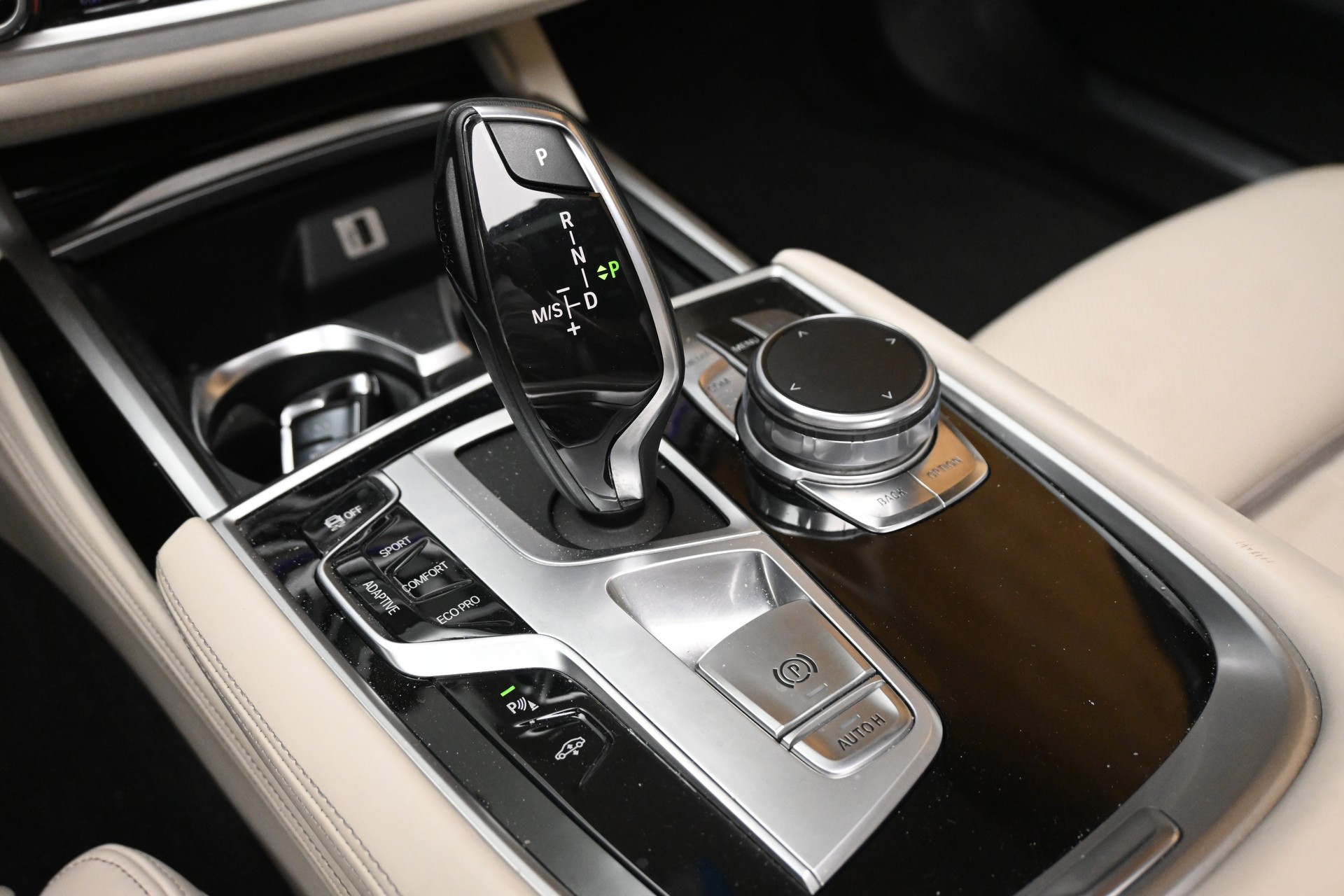 BMW 740d xDrive Steptronic M-Sport*Standheizung*-image-14