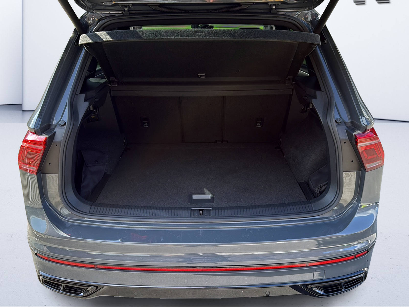 VW Tiguan 2.0 TDI SCR R-Line 4Motion DSG-image-8