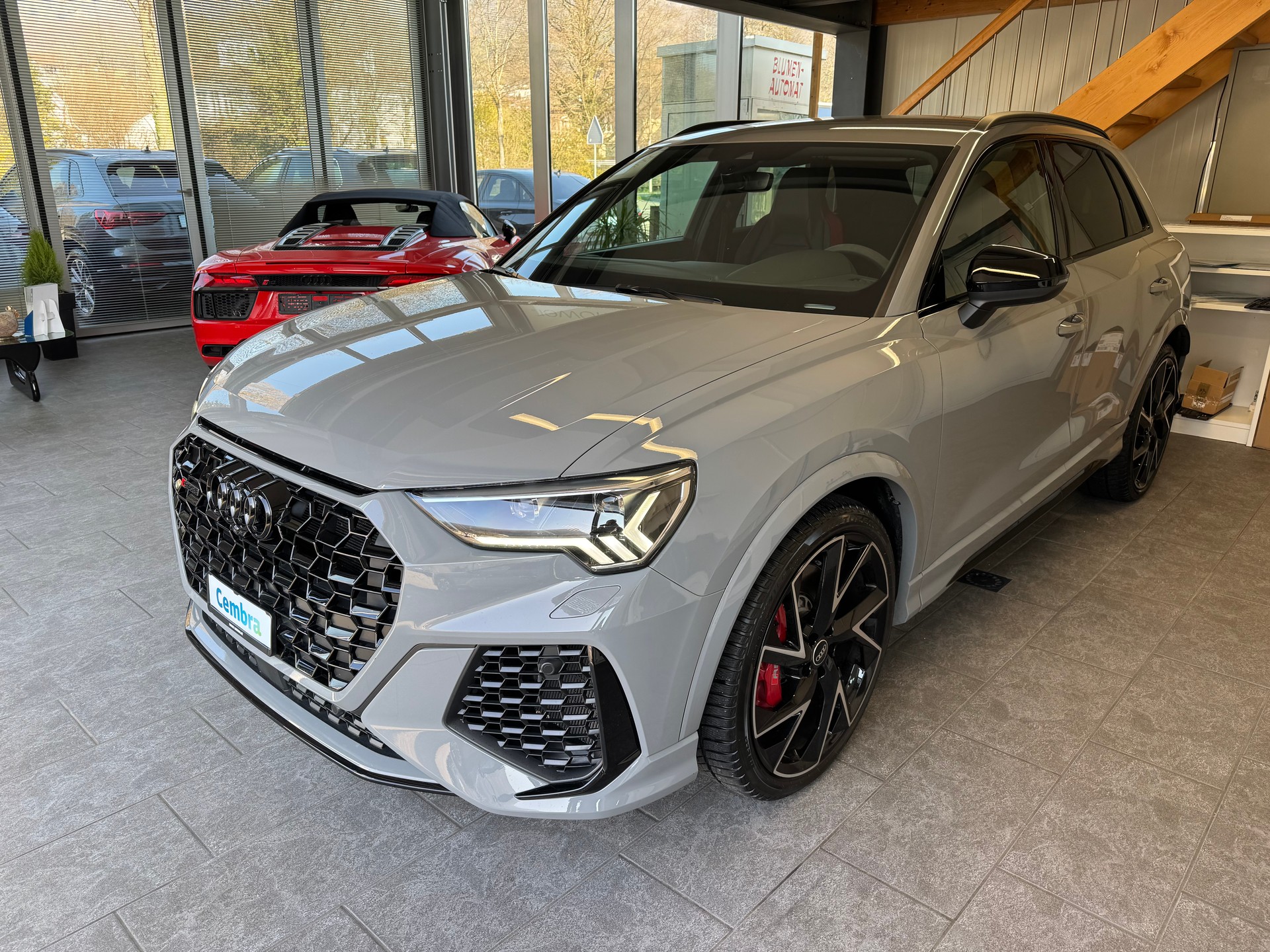 AUDI RS Q3 2.5 TFSI quattro S tronic-image-3