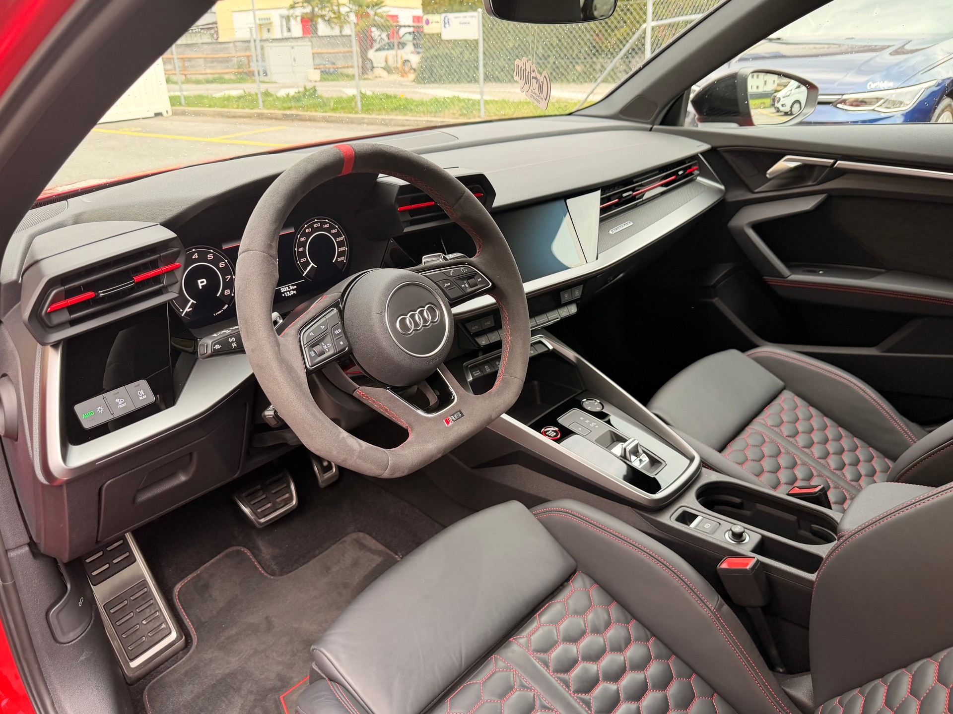 AUDI RS3 Sportback 2.5 TSI quattro S-tronic-image-9