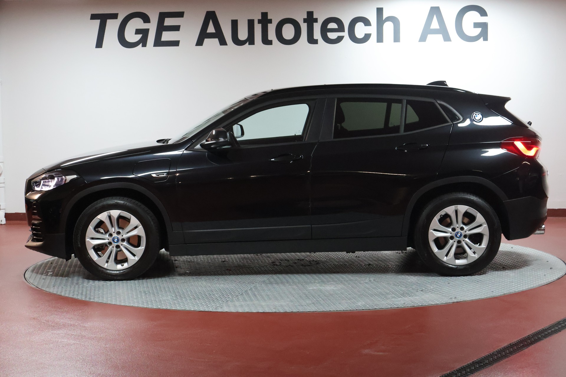 BMW X2 xDrive 25e M Mesh Steptronic-image-3