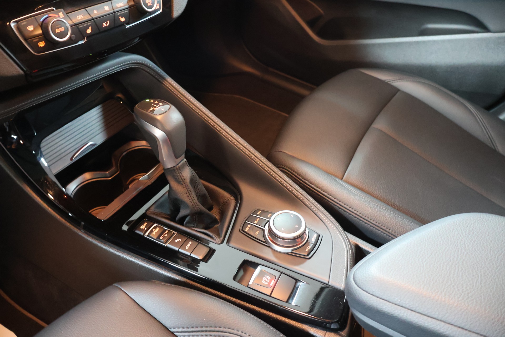 BMW X2 xDrive 25e M Mesh Steptronic-image-13