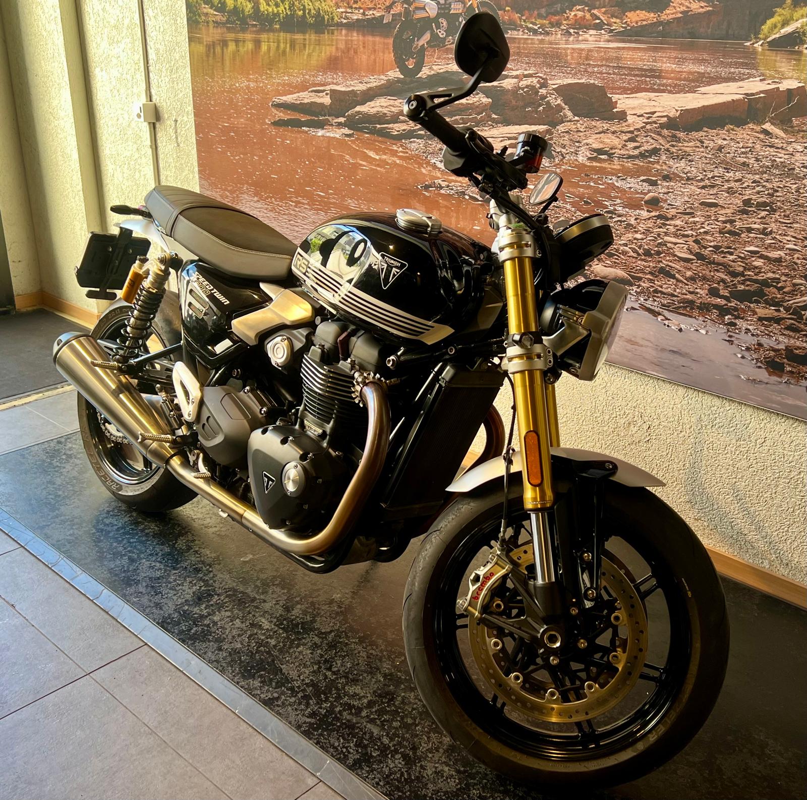 TRIUMPH Speed Twin 1200 RS-showroom-element-1