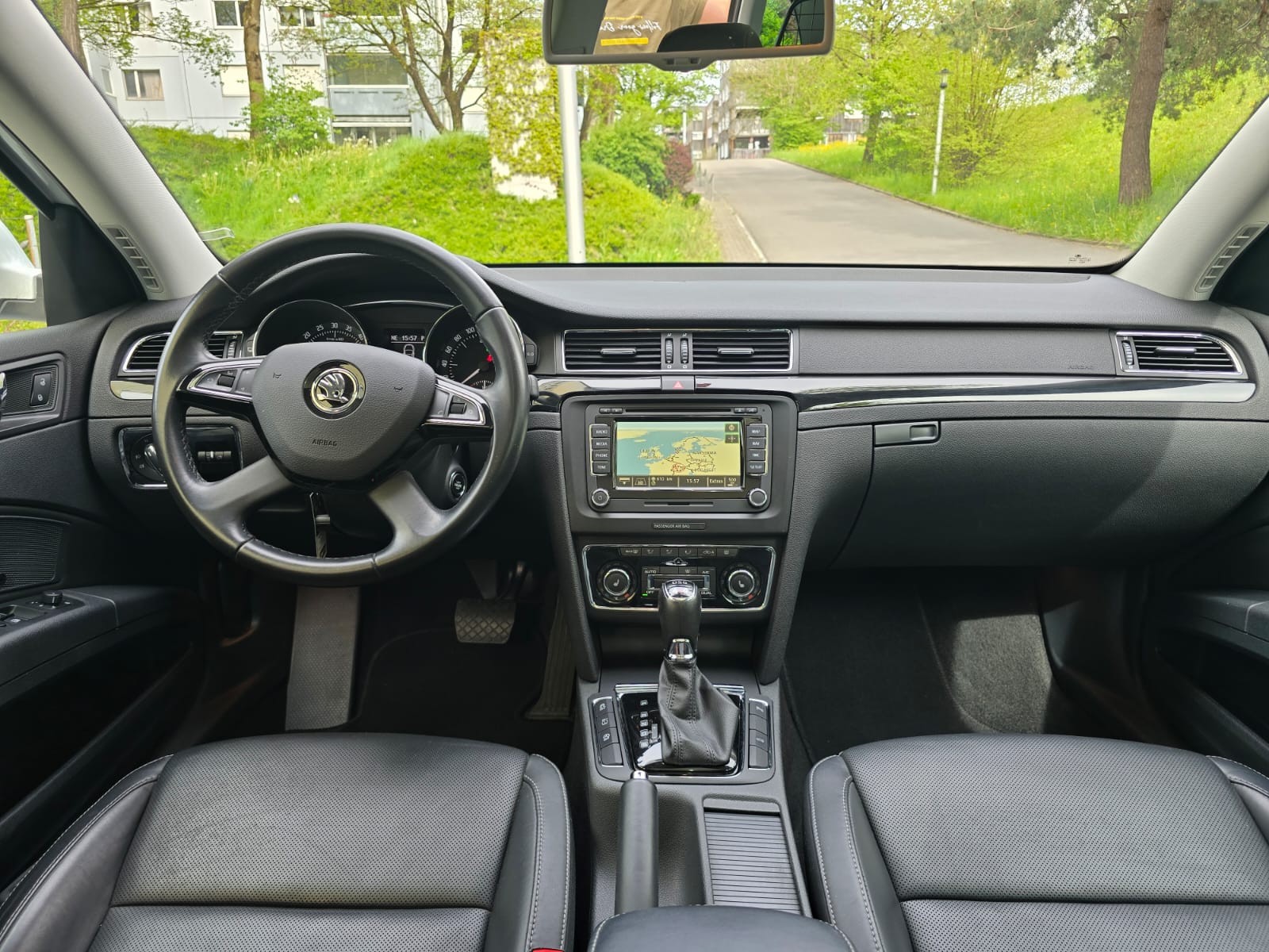 SKODA Superb Combi 2.0 TDi Laurin & Klement 4x4 DSG-image-15