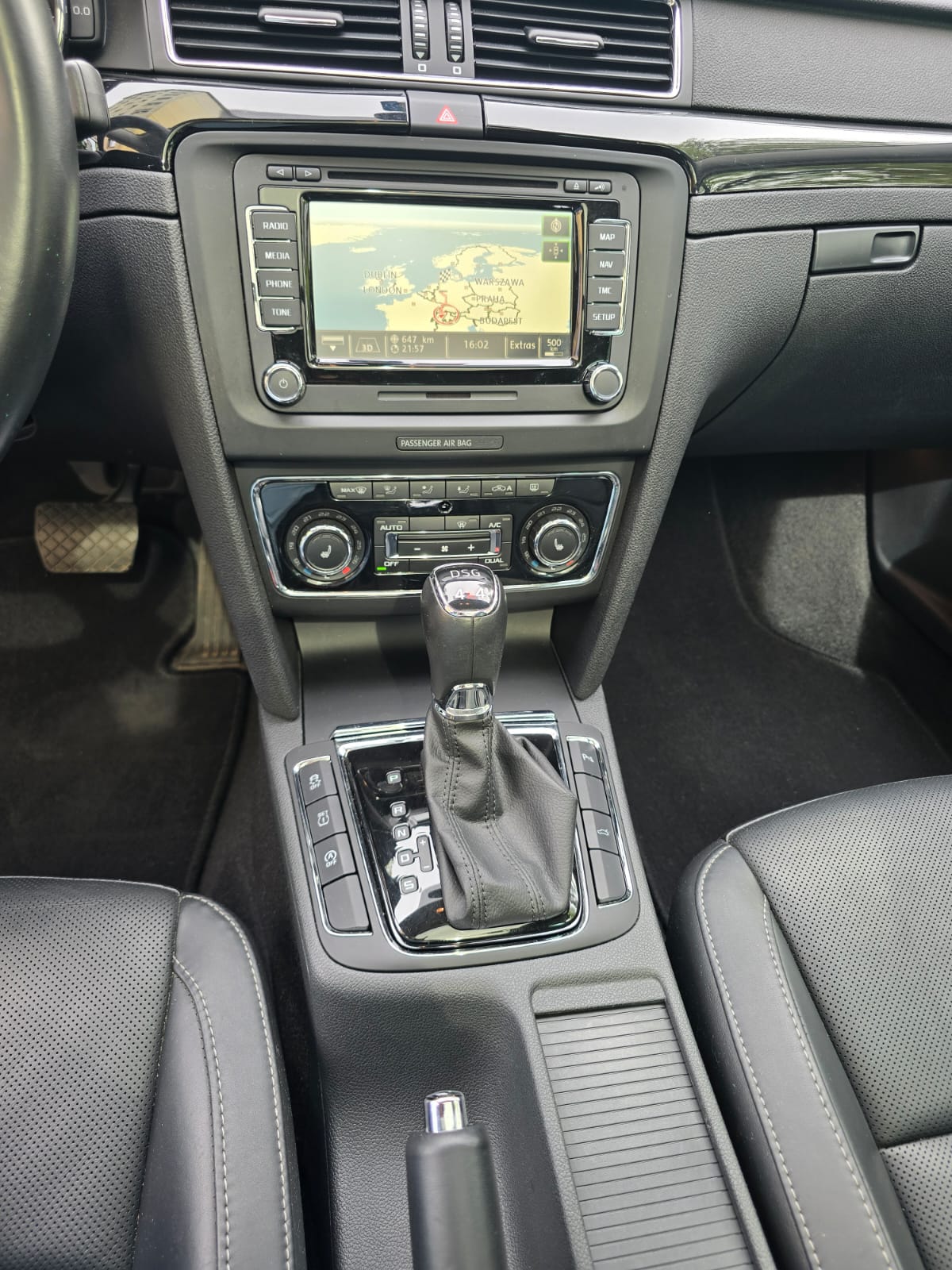 SKODA Superb Combi 2.0 TDi Laurin & Klement 4x4 DSG-image-13