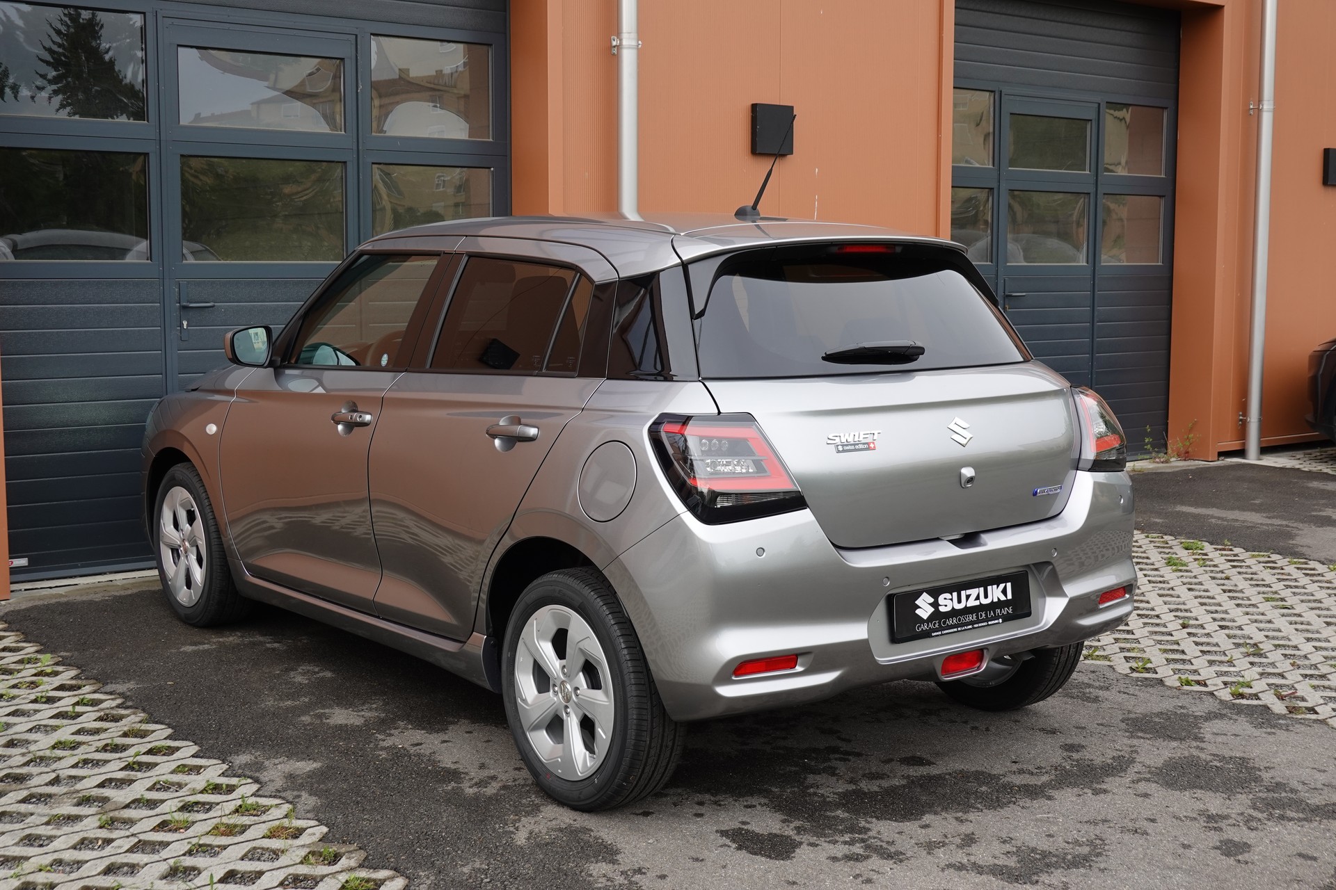 SUZUKI Swift 1.2 Compact+ Hybrid CVT * Tempomat Adapt. * Caméra de recul * Sièges chauffants * Apple Car Play * Aides Conduites"-image-9