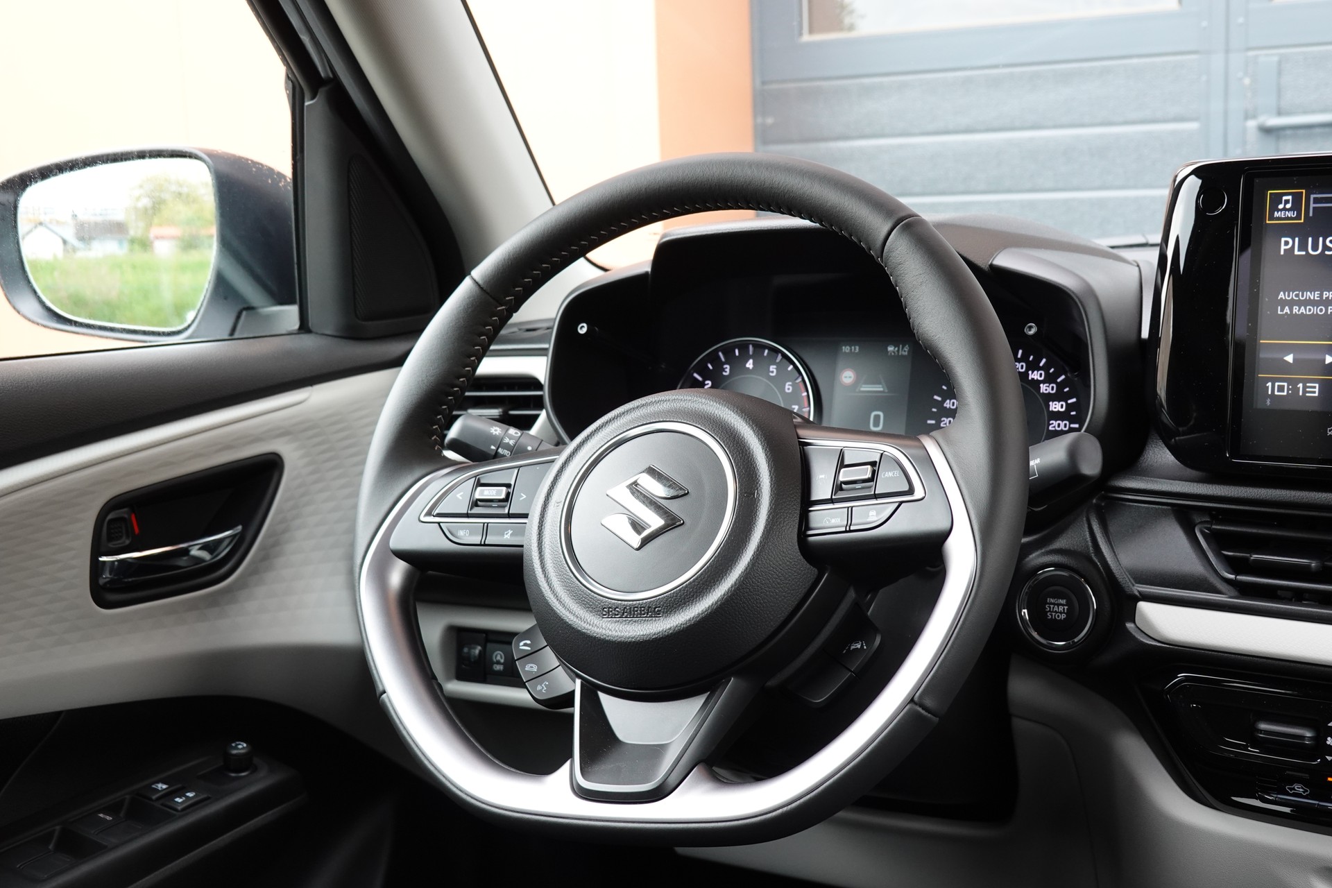 SUZUKI Swift 1.2 Compact+ Hybrid CVT * Tempomat Adapt. * Caméra de recul * Sièges chauffants * Apple Car Play * Aides Conduites"-image-11