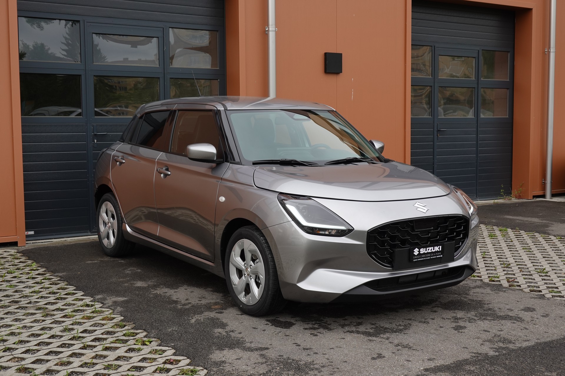 SUZUKI Swift 1.2 Compact+ Hybrid CVT * Tempomat Adapt. * Caméra de recul * Sièges chauffants * Apple Car Play * Aides Conduites"-image-2