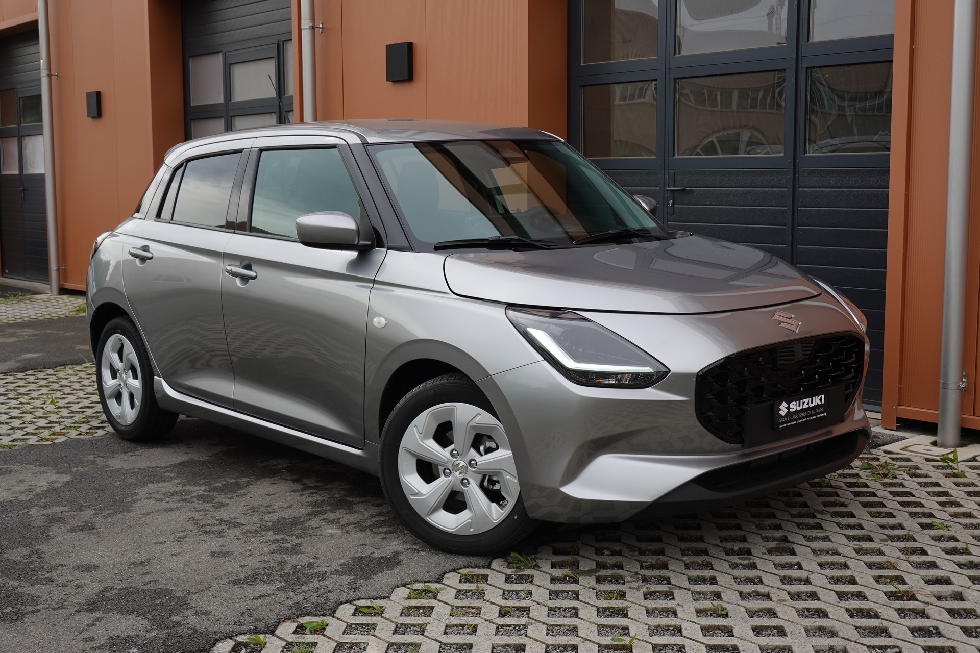 SUZUKI Swift 1.2 Compact+ Hybrid CVT * Tempomat Adapt. * Caméra de recul * Sièges chauffants * Apple Car Play * Aides Conduites"-image-6