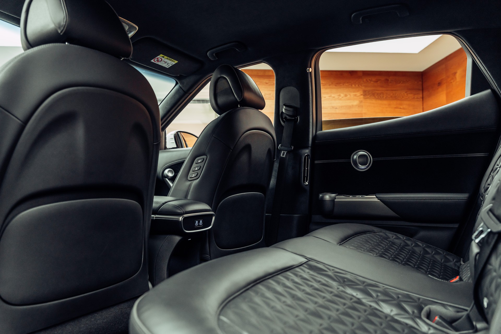 GENESIS GV60 77.4 kWh Sport AWD-image-7