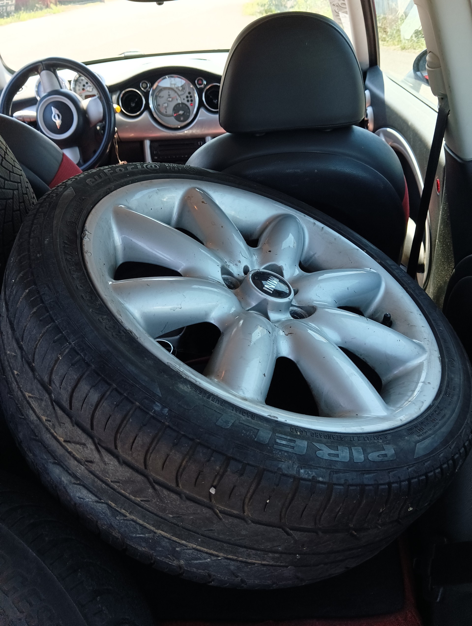 MINI Cooper-image-1