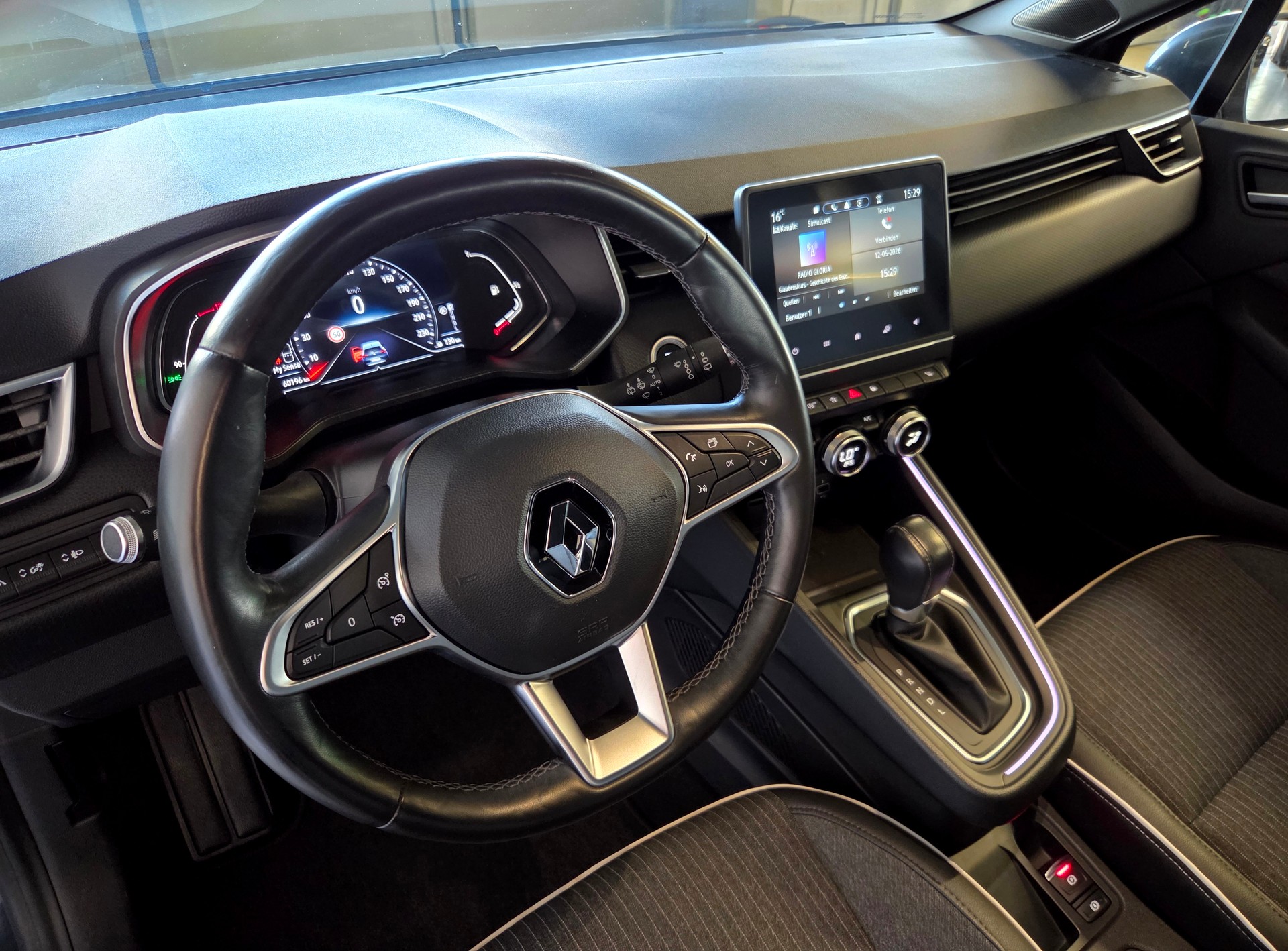 RENAULT Clio 1.0 TCe Intens CVT-image-9