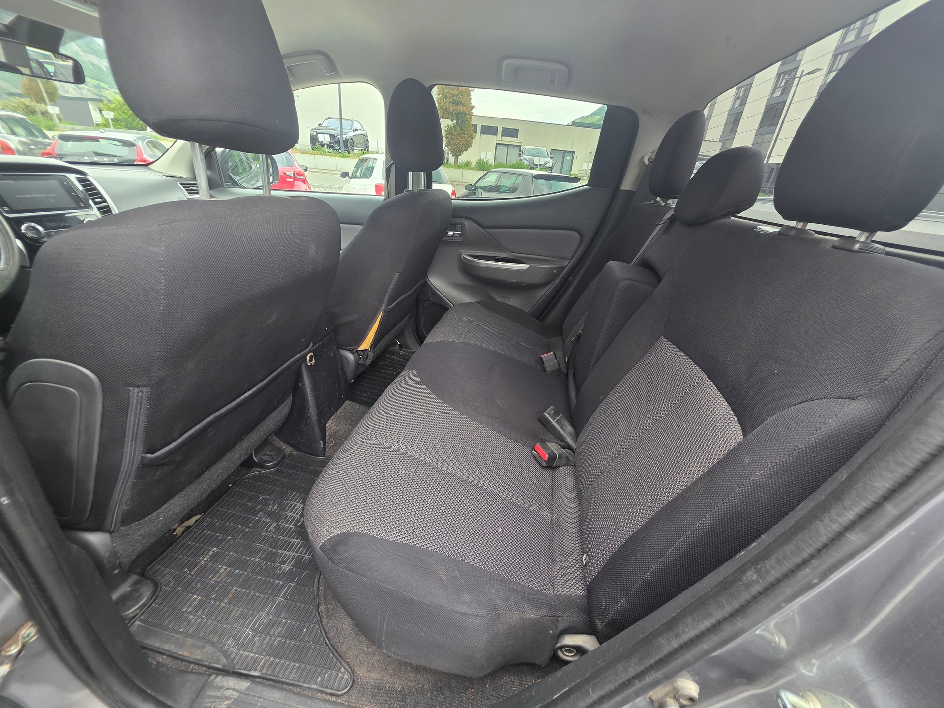 MITSUBISHI L 200 2.4 Diamond Double Cab A-image-9