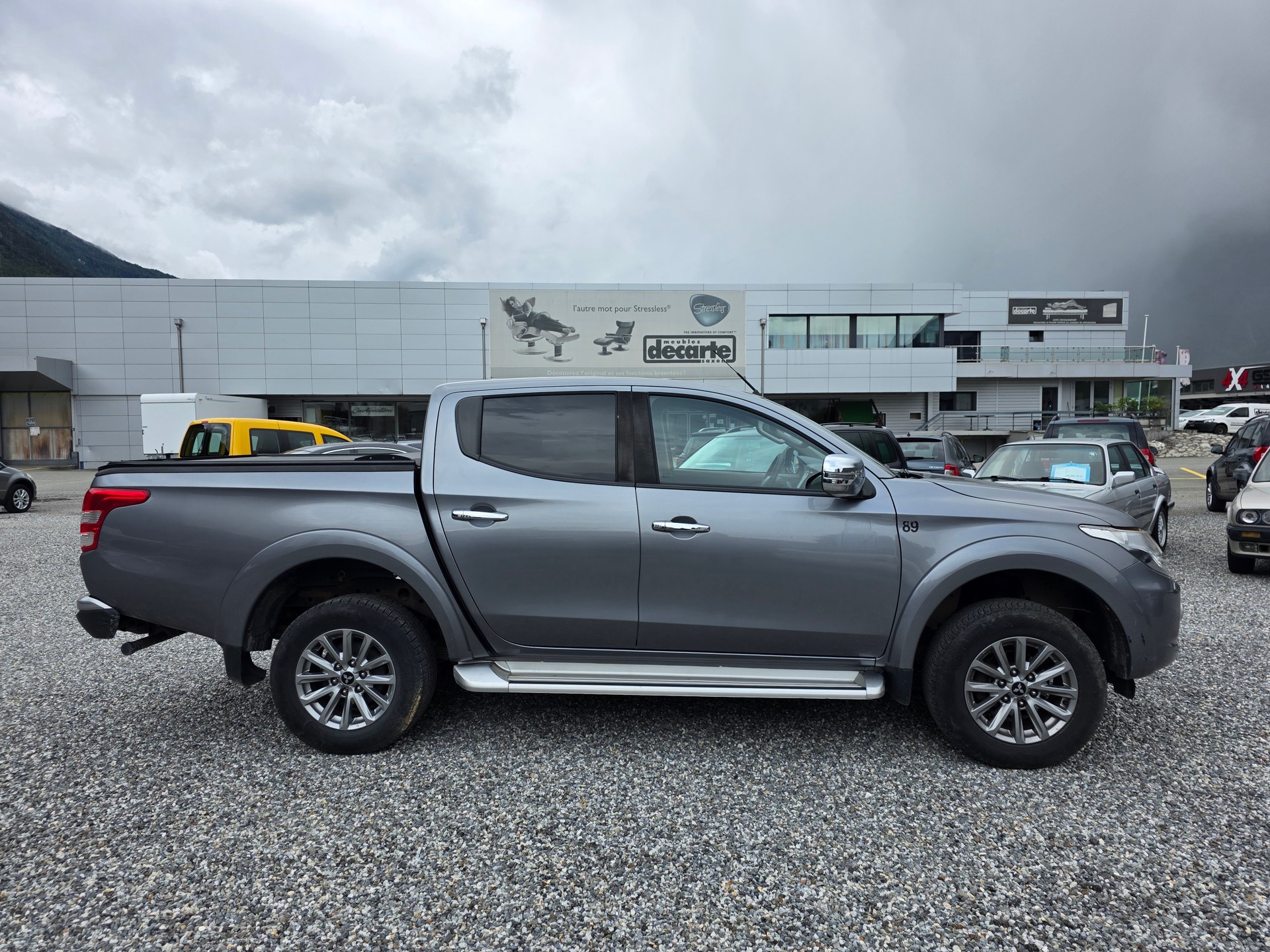 MITSUBISHI L 200 2.4 Diamond Double Cab A-image-4