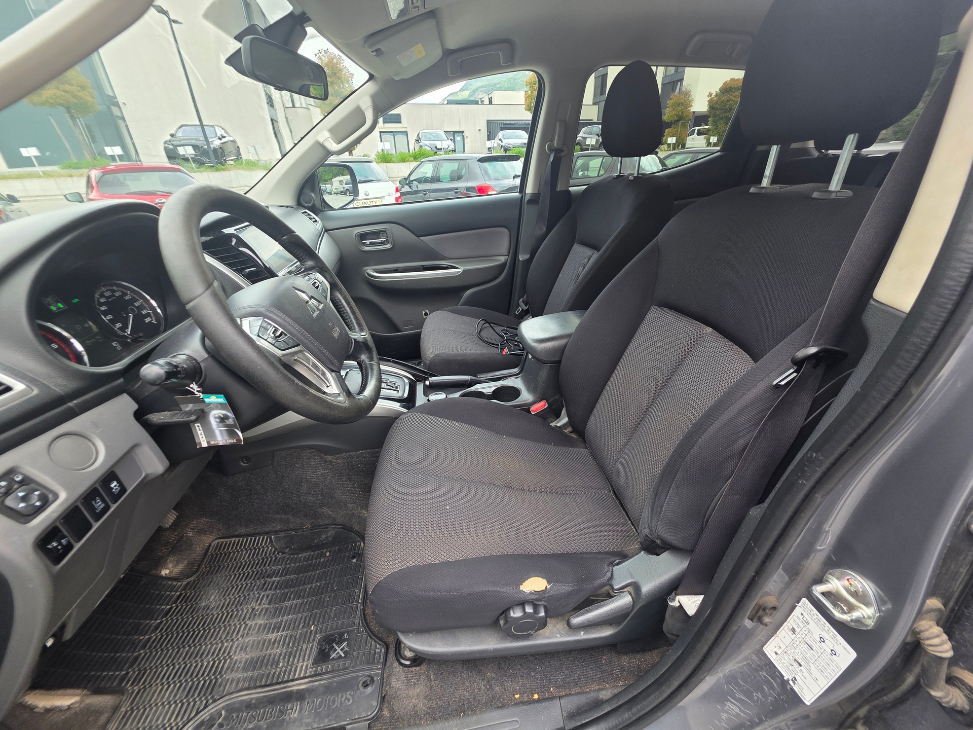 MITSUBISHI L 200 2.4 Diamond Double Cab A-image-8