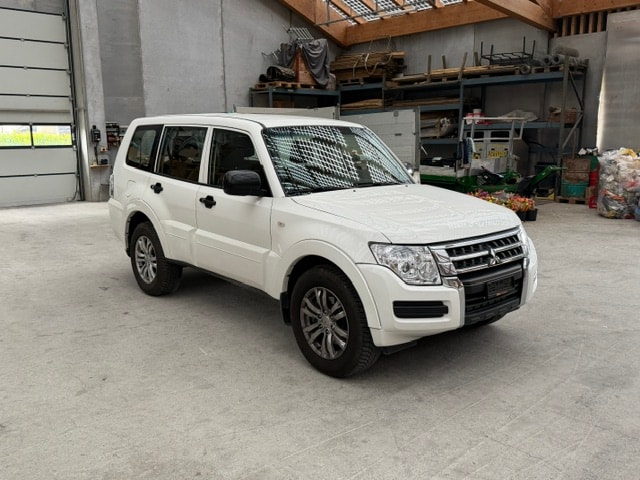 MITSUBISHI Pajero 3.2 DI-D Style Automatic 7 posti-showroom-element-1