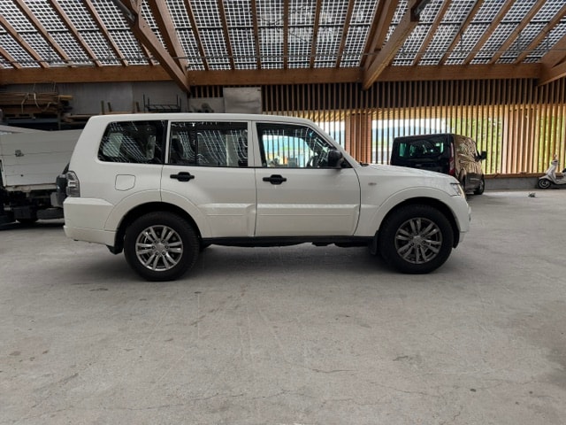 MITSUBISHI Pajero 3.2 DI-D Style Automatic 7 posti-showroom-element-2