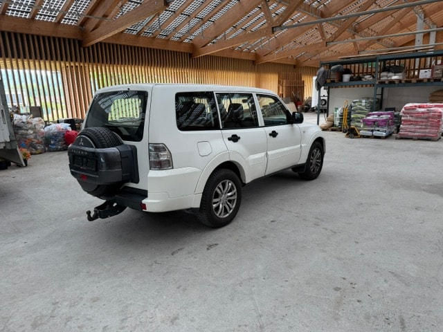 MITSUBISHI Pajero 3.2 DI-D Style Automatic 7 posti-image-4
