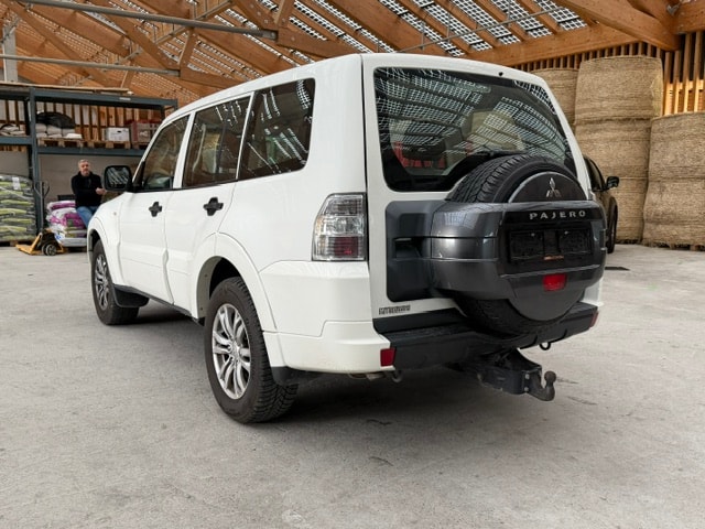 MITSUBISHI Pajero 3.2 DI-D Style Automatic 7 posti-image-11