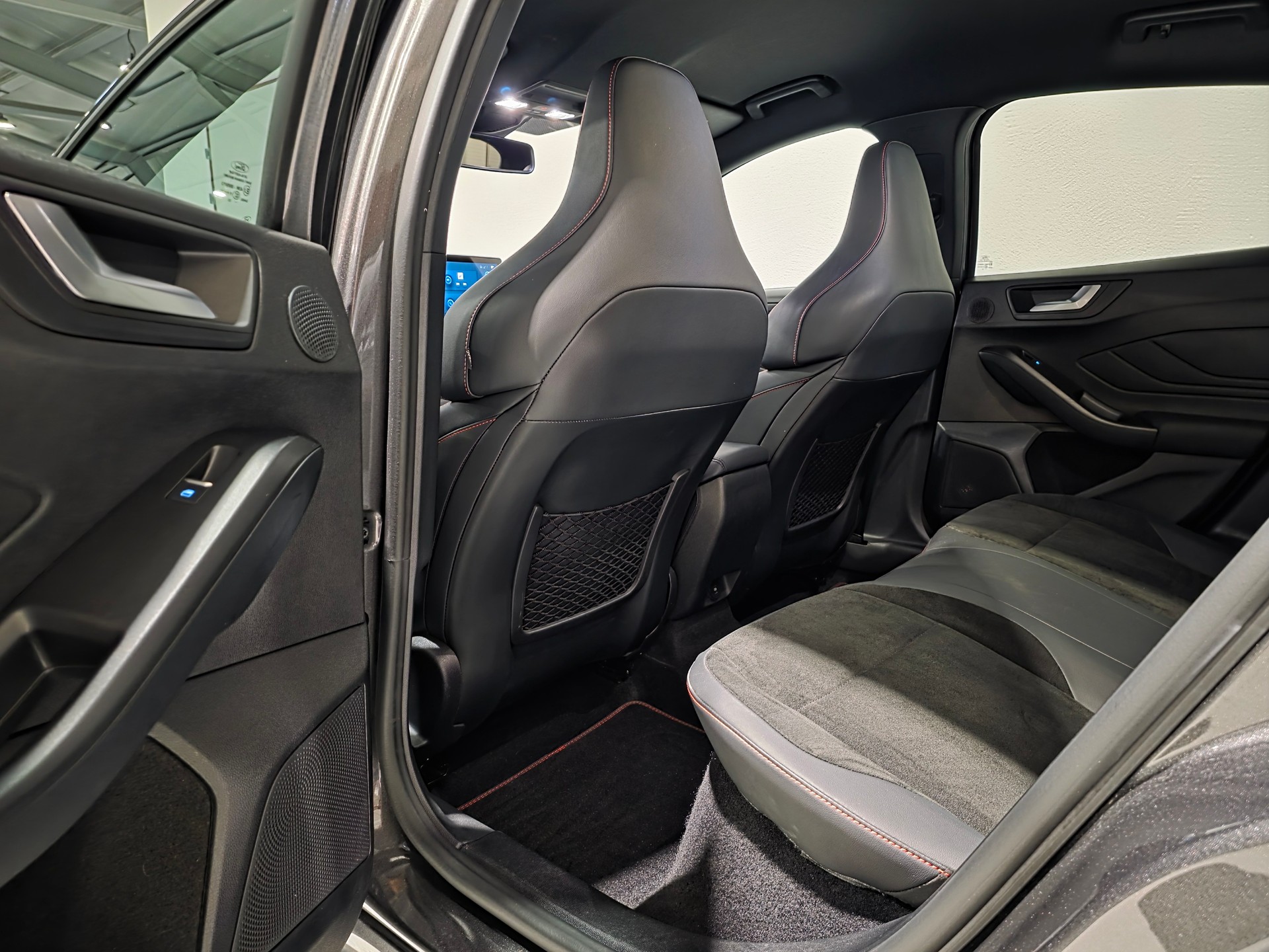 FORD Focus 2.3 ST X TRACK PACK Werksgarantie bis 07.2028-image-19