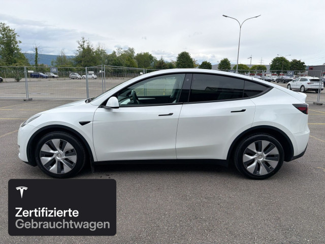 TESLA Model Y Long Range AWD-showroom-element-3