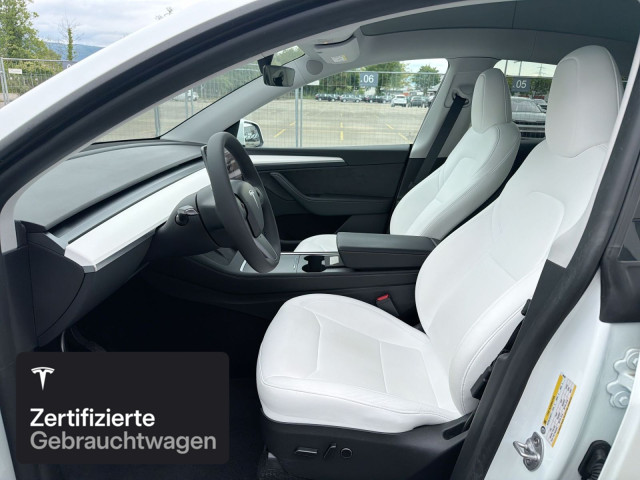 TESLA Model Y Long Range AWD-image-12