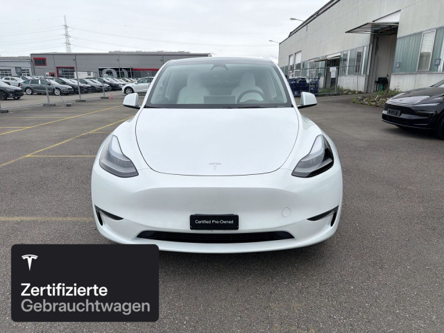 TESLA Model Y Long Range AWD-showroom-element-2