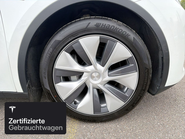 TESLA Model Y Long Range AWD-image-10