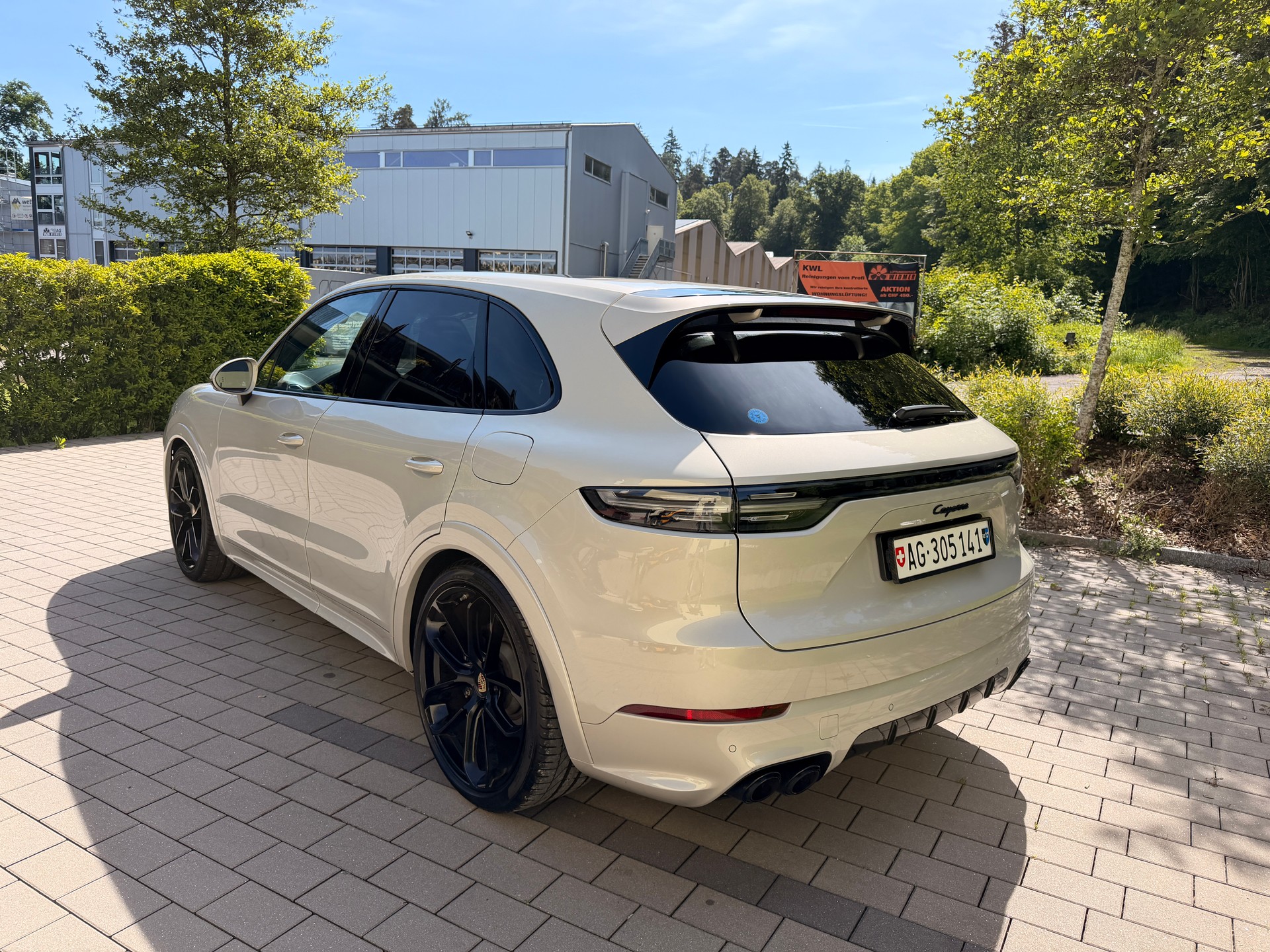 PORSCHE Cayenne E-Hybrid Platinum Edition-showroom-element-2