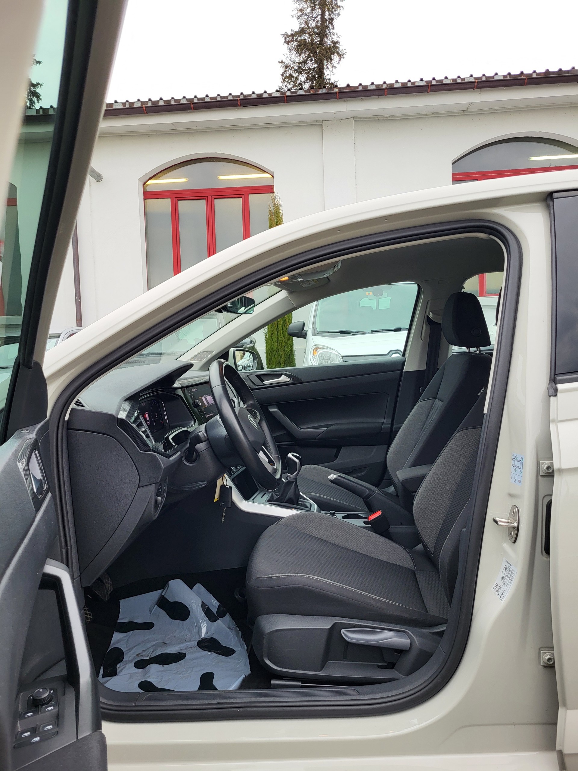VW Polo 1.0 TSI Life-image-10