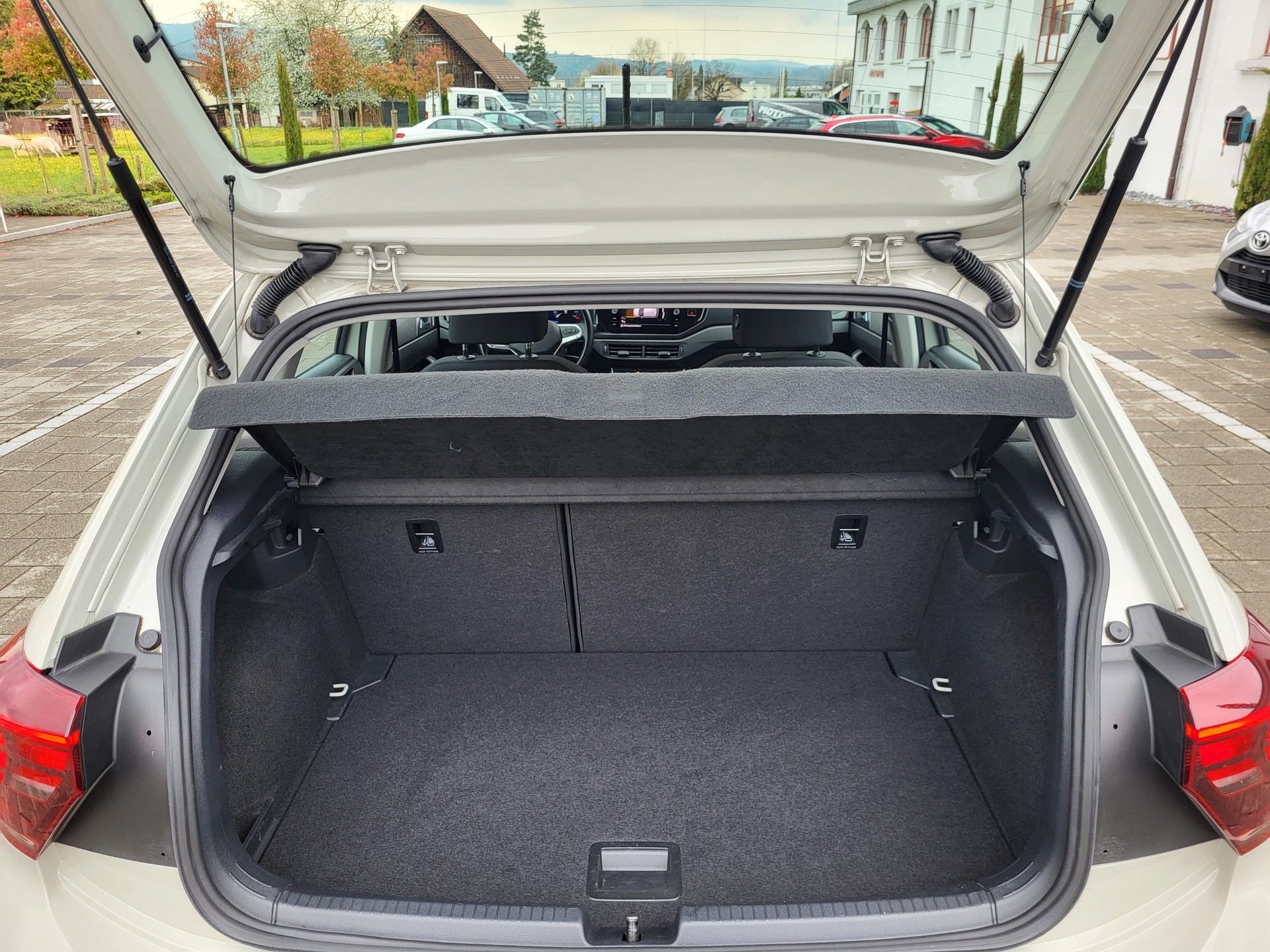 VW Polo 1.0 TSI Life-image-12