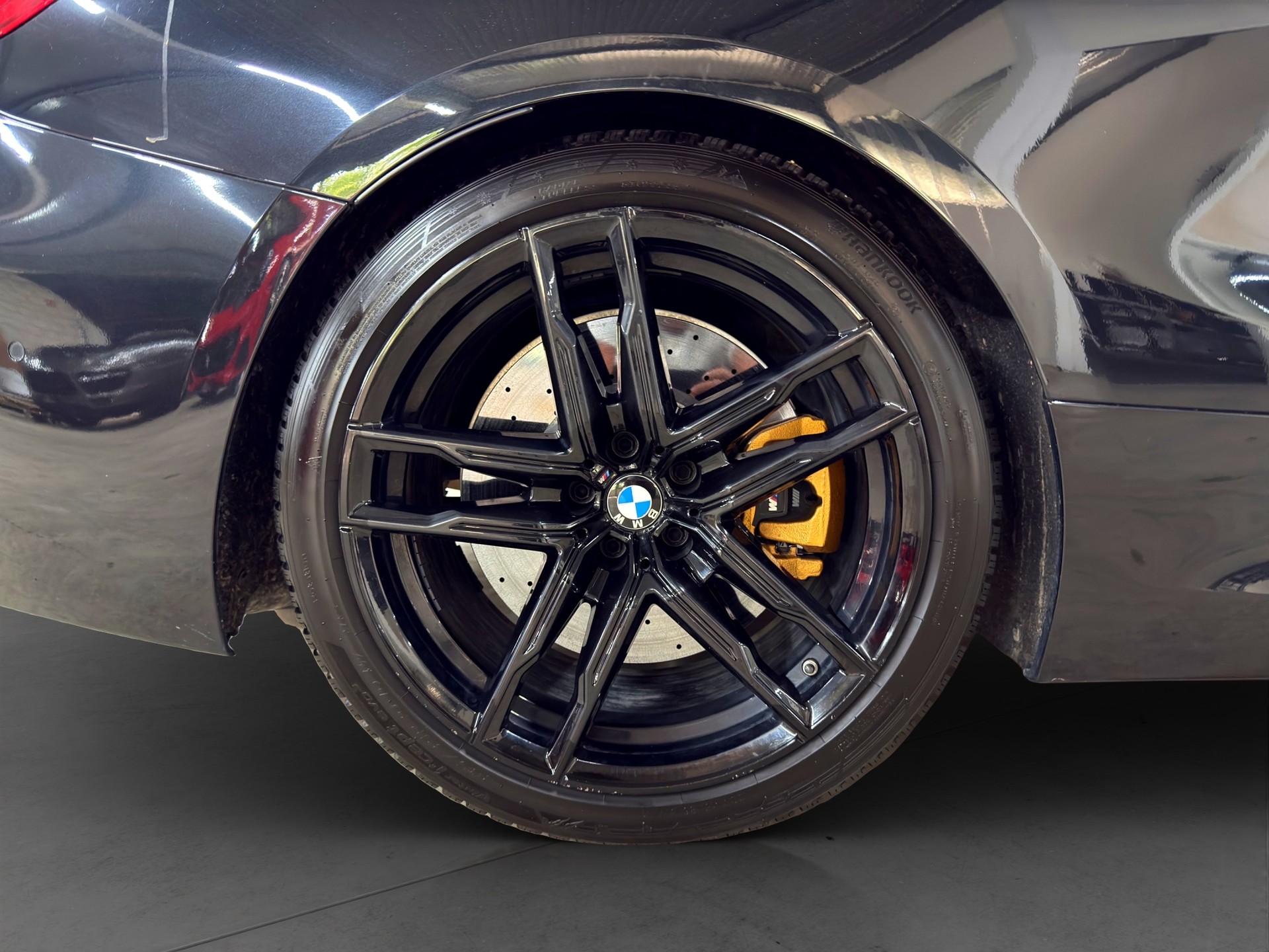 BMW M8 xDrive Steptronic M Competition-image-11