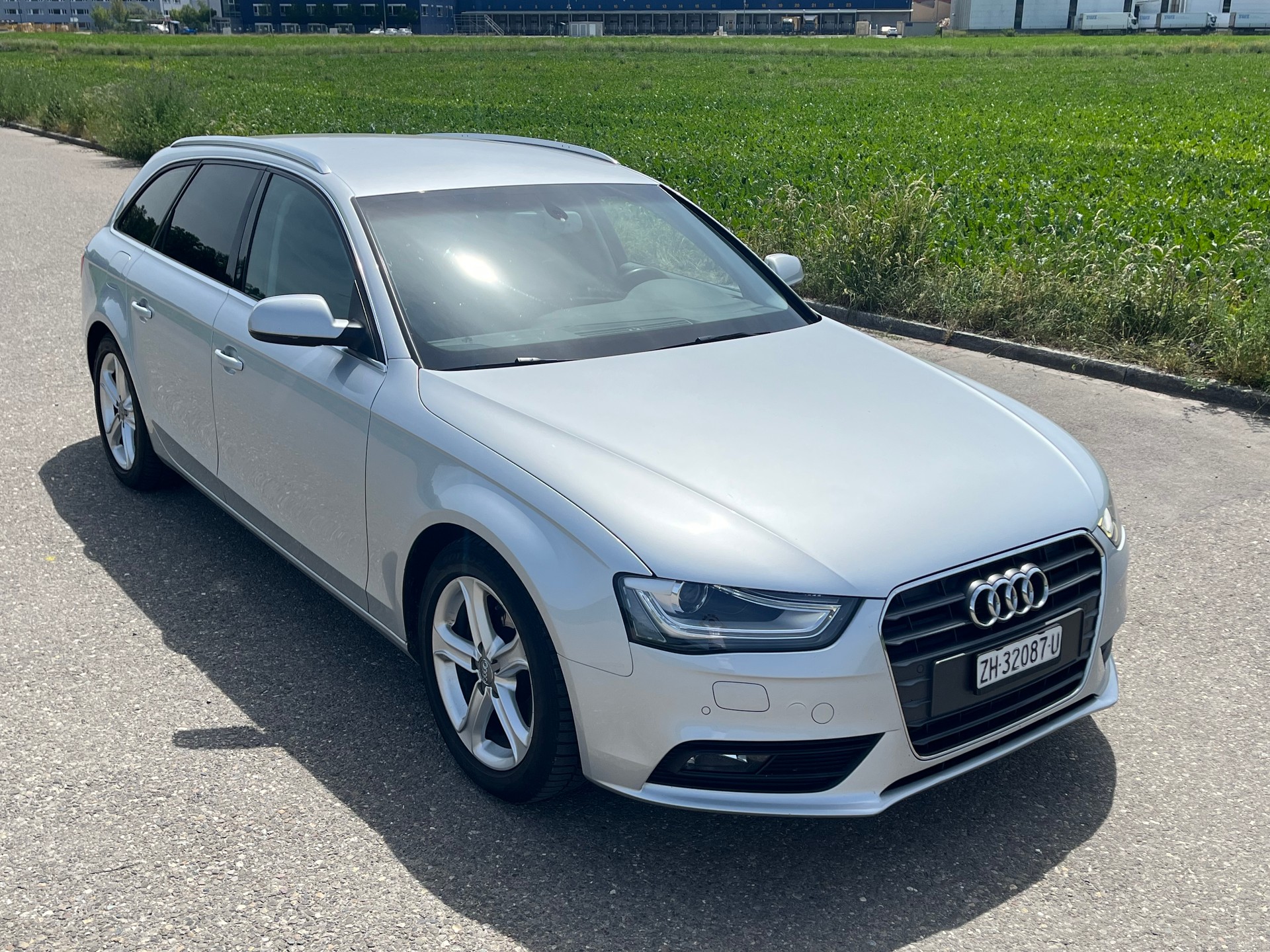 AUDI A4 Avant 2.0 TDIe-image-2