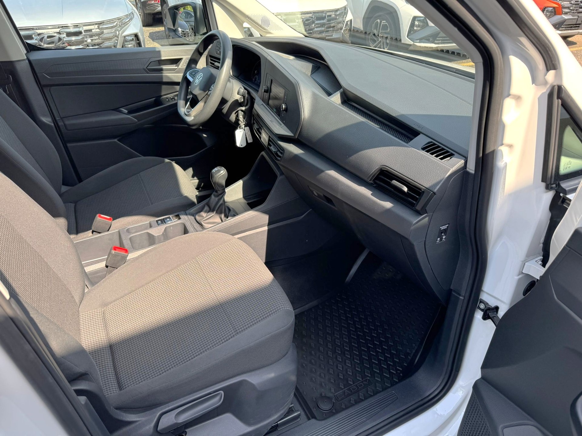 VW Caddy 2.0TDI BlueMotion Technology-image-3