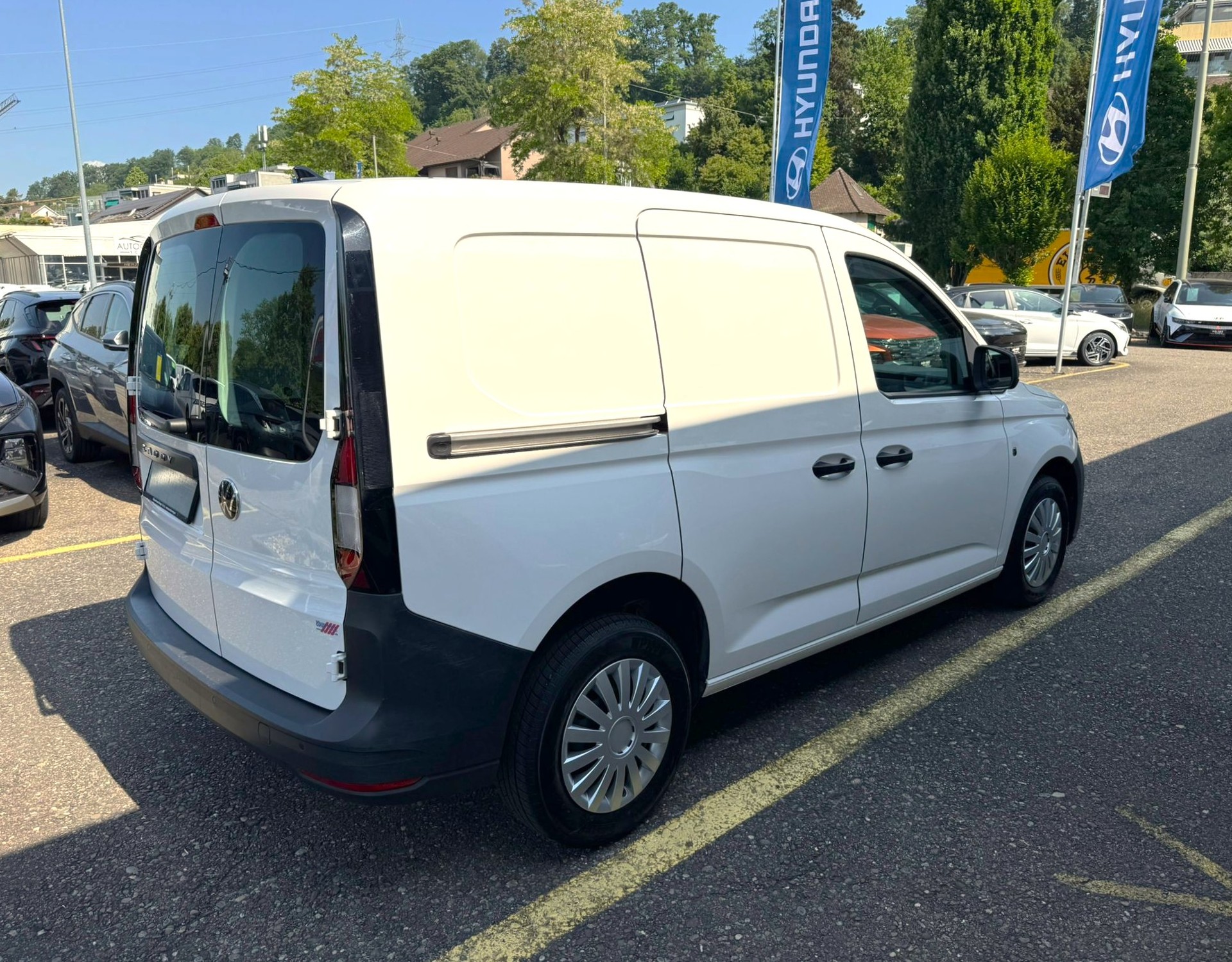 VW Caddy 2.0TDI BlueMotion Technology-image-4