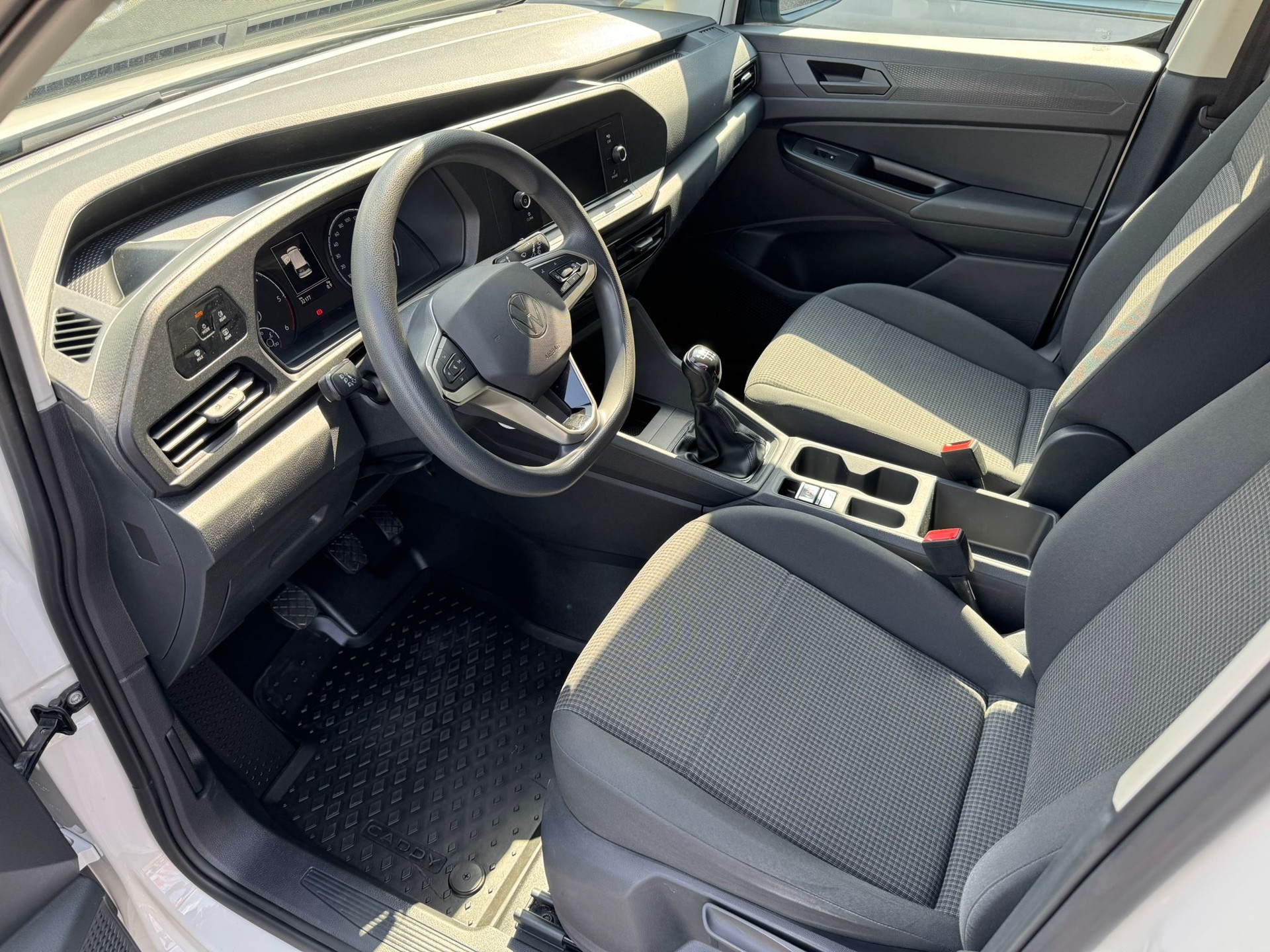 VW Caddy 2.0TDI BlueMotion Technology-image-1