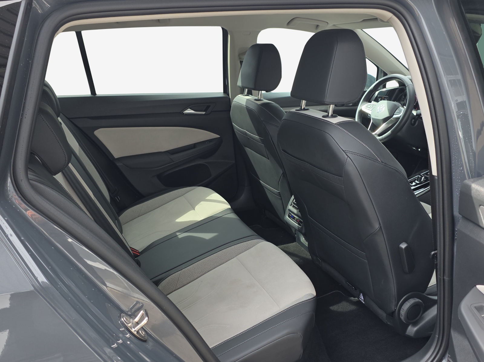 VW Golf Variant 2.0 TDI Style DSG-image-13