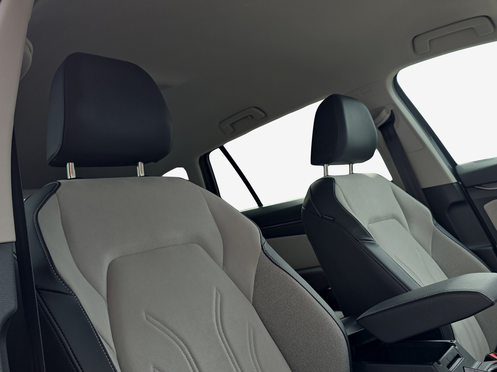 VW Golf Variant 2.0 TDI Style DSG-image-15
