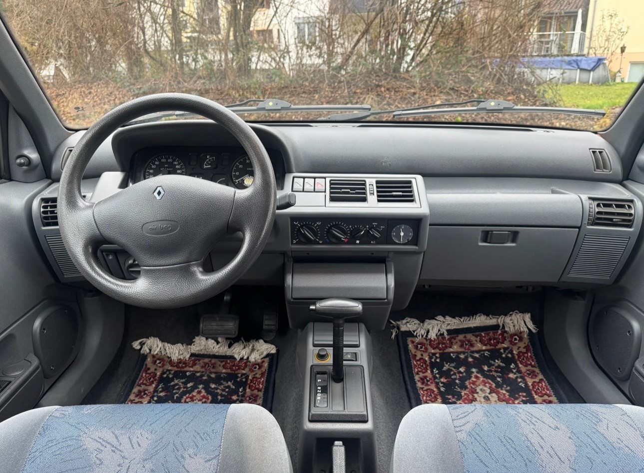 RENAULT Clio 1.4 RT-image-10