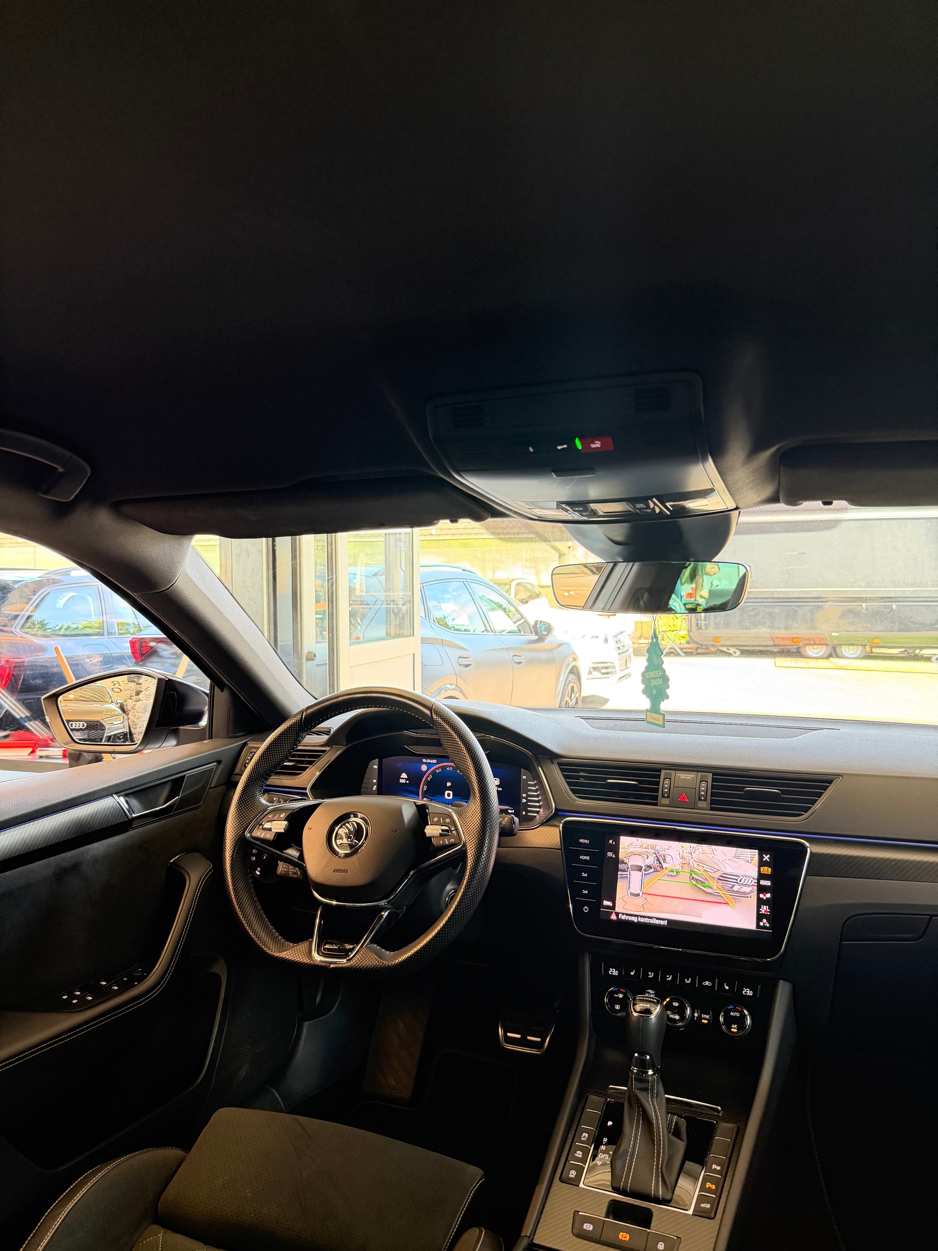 SKODA Superb Combi 2.0 TDI 200 SportLine 4x4 DSG-image-9
