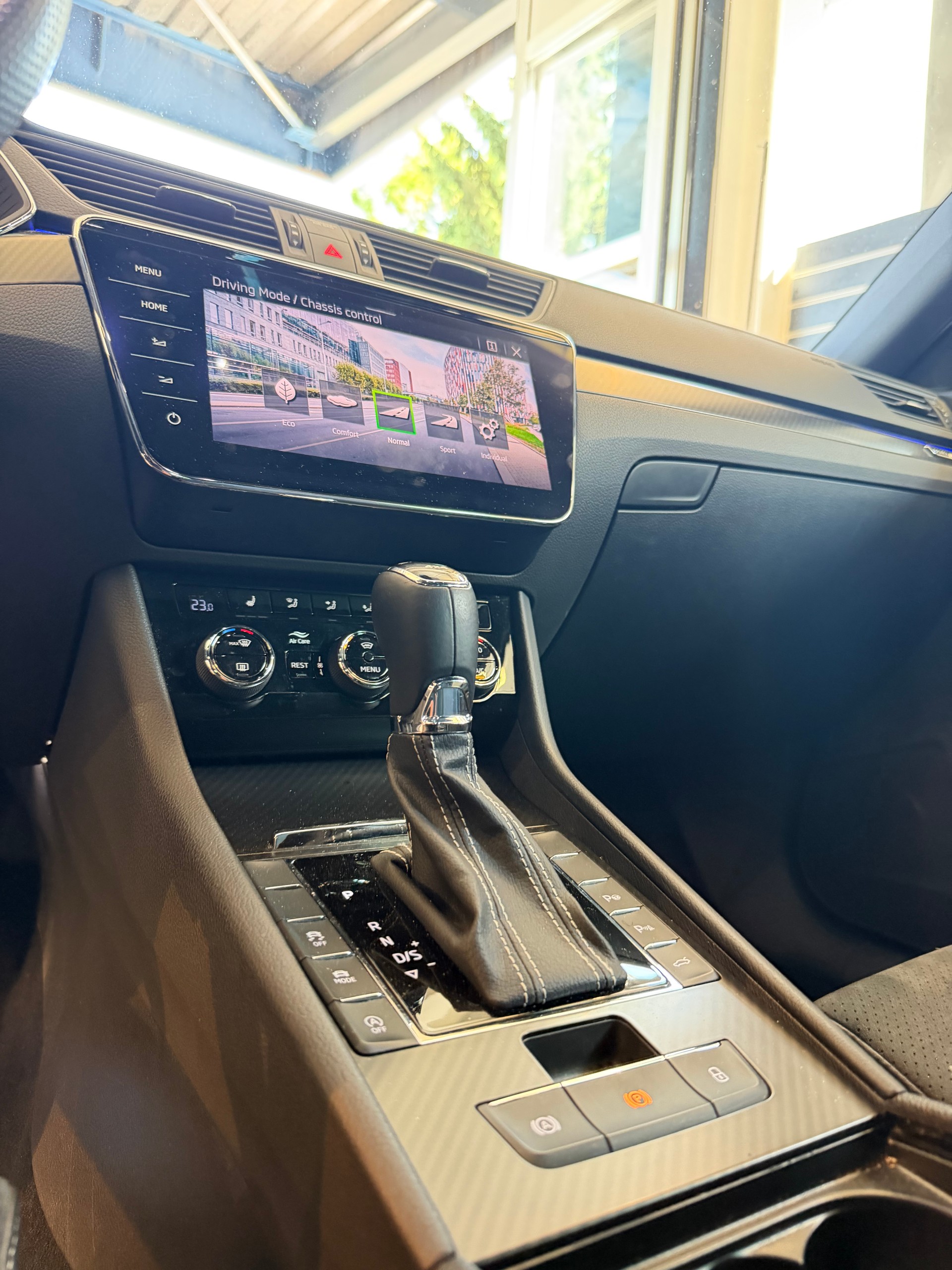 SKODA Superb Combi 2.0 TDI 200 SportLine 4x4 DSG-image-14