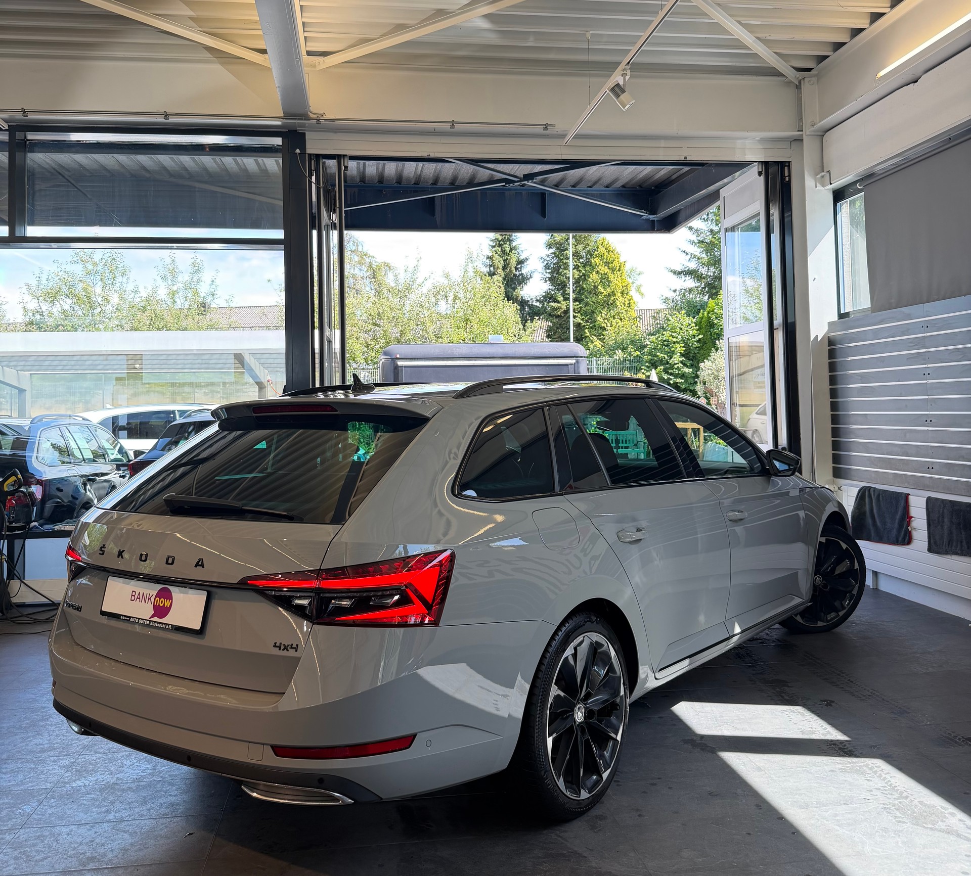 SKODA Superb Combi 2.0 TDI 200 SportLine 4x4 DSG-image-4