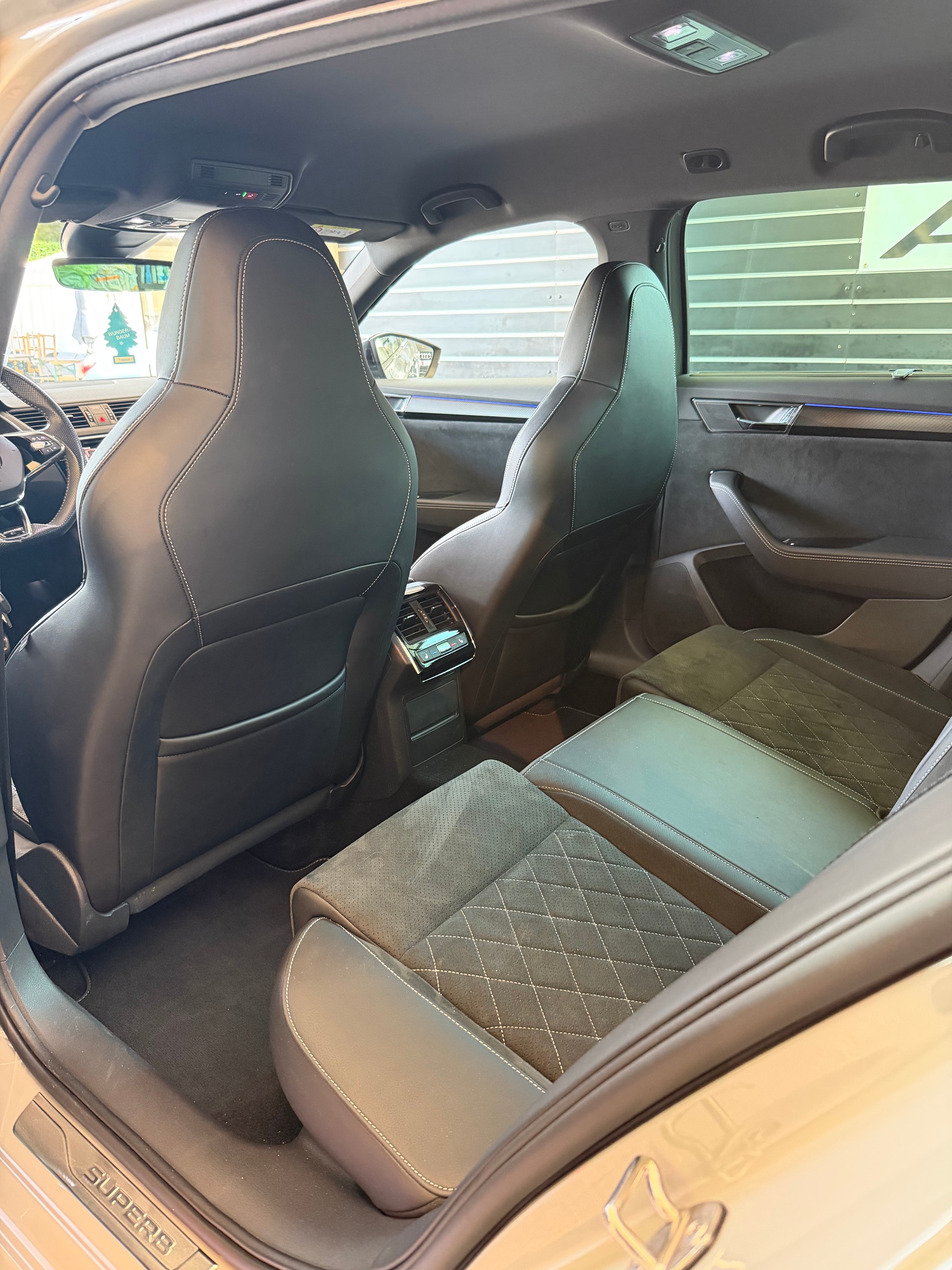 SKODA Superb Combi 2.0 TDI 200 SportLine 4x4 DSG-image-7