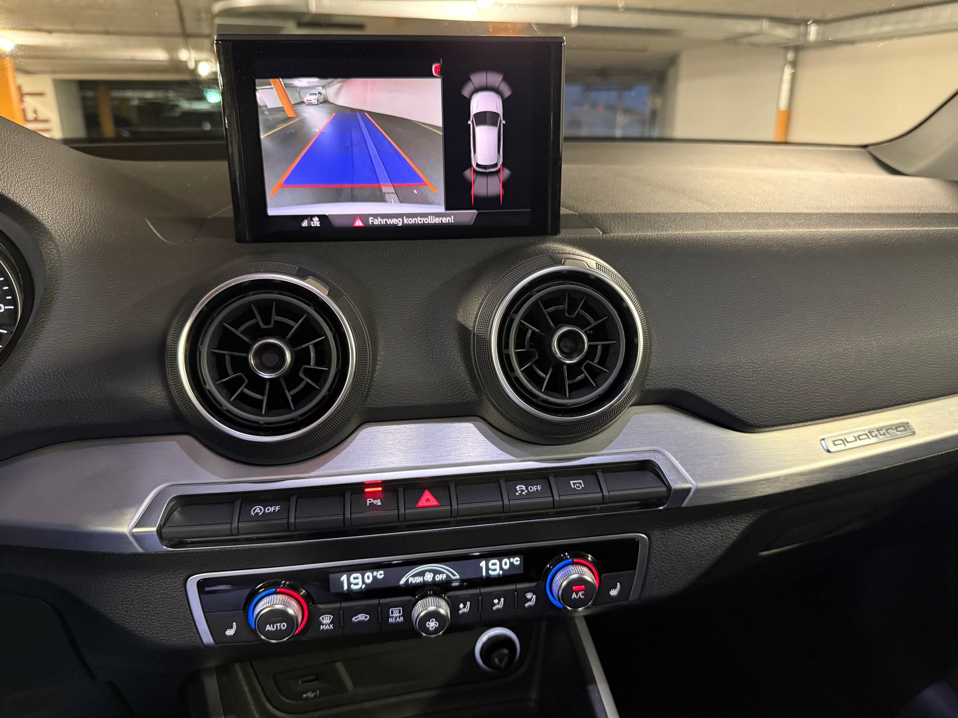 AUDI Q2 2.0 TDI sport quattro S-tronic-image-12