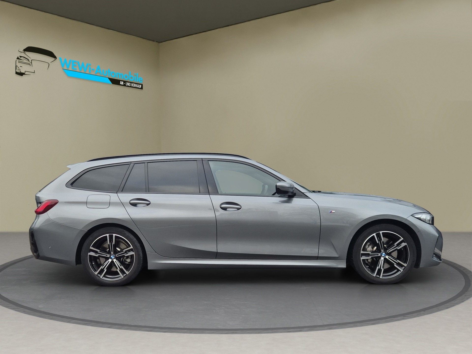BMW 330i Touring xDrive Steptronic M Sport-image-5
