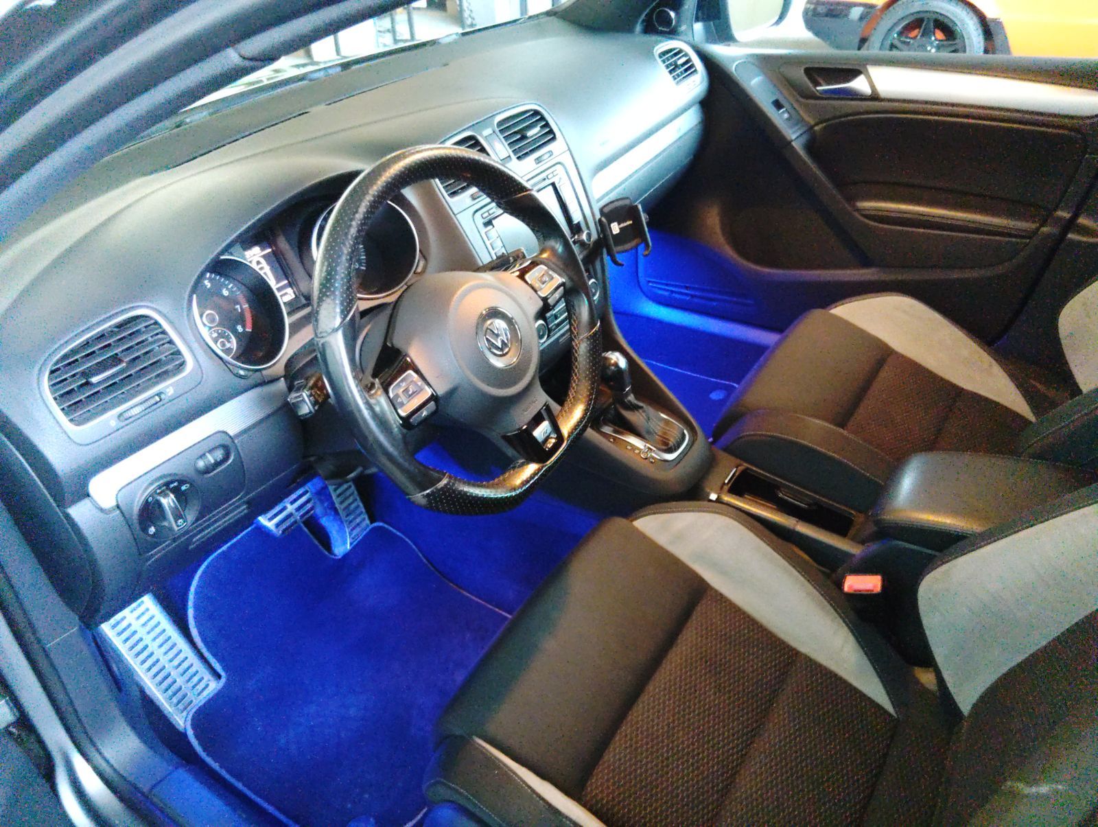 VW 2.0 TSI R DSG 4motion-image-4