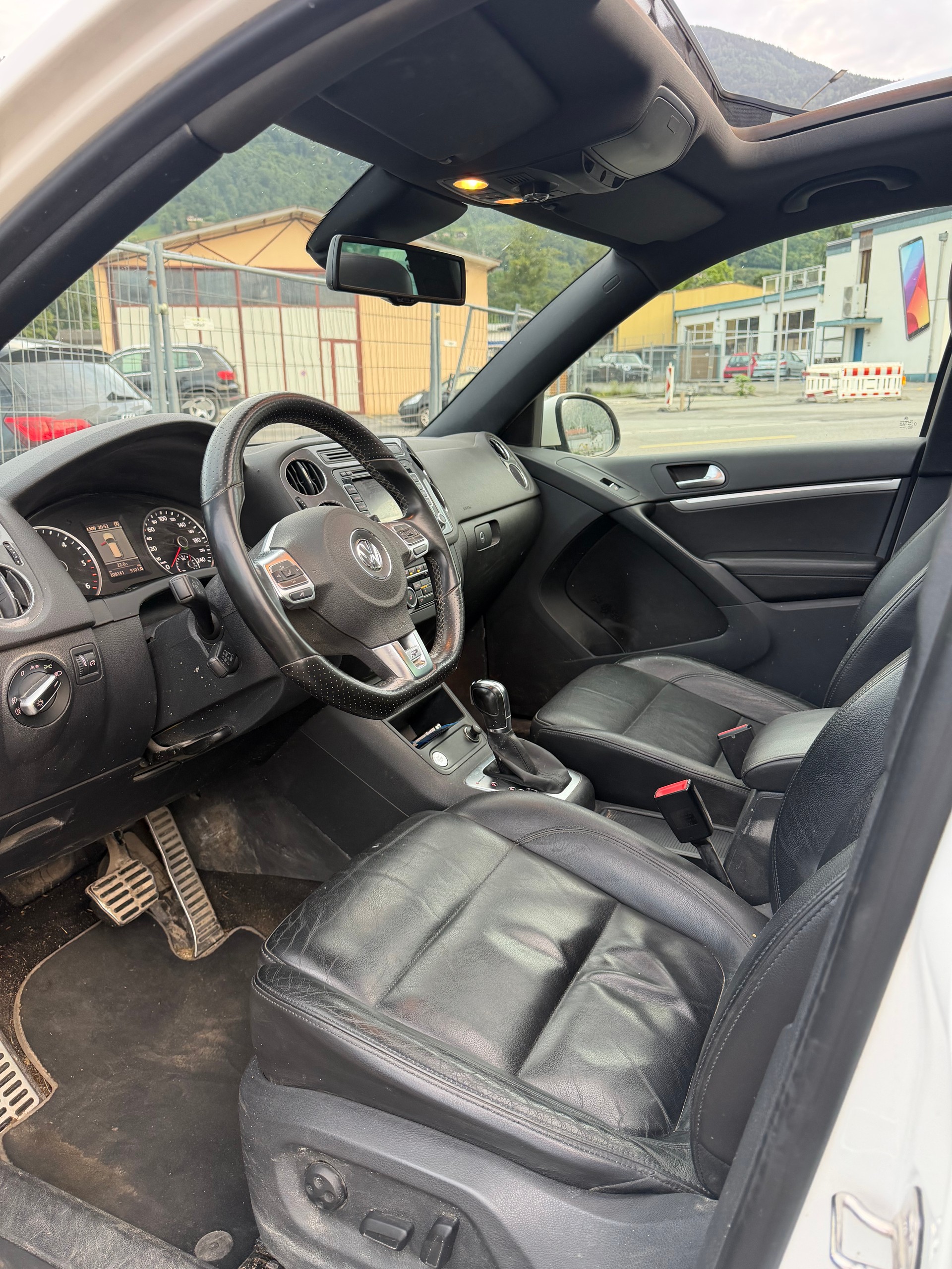 VW Tiguan 2.0 TDI R-Line 4Motion-image-9