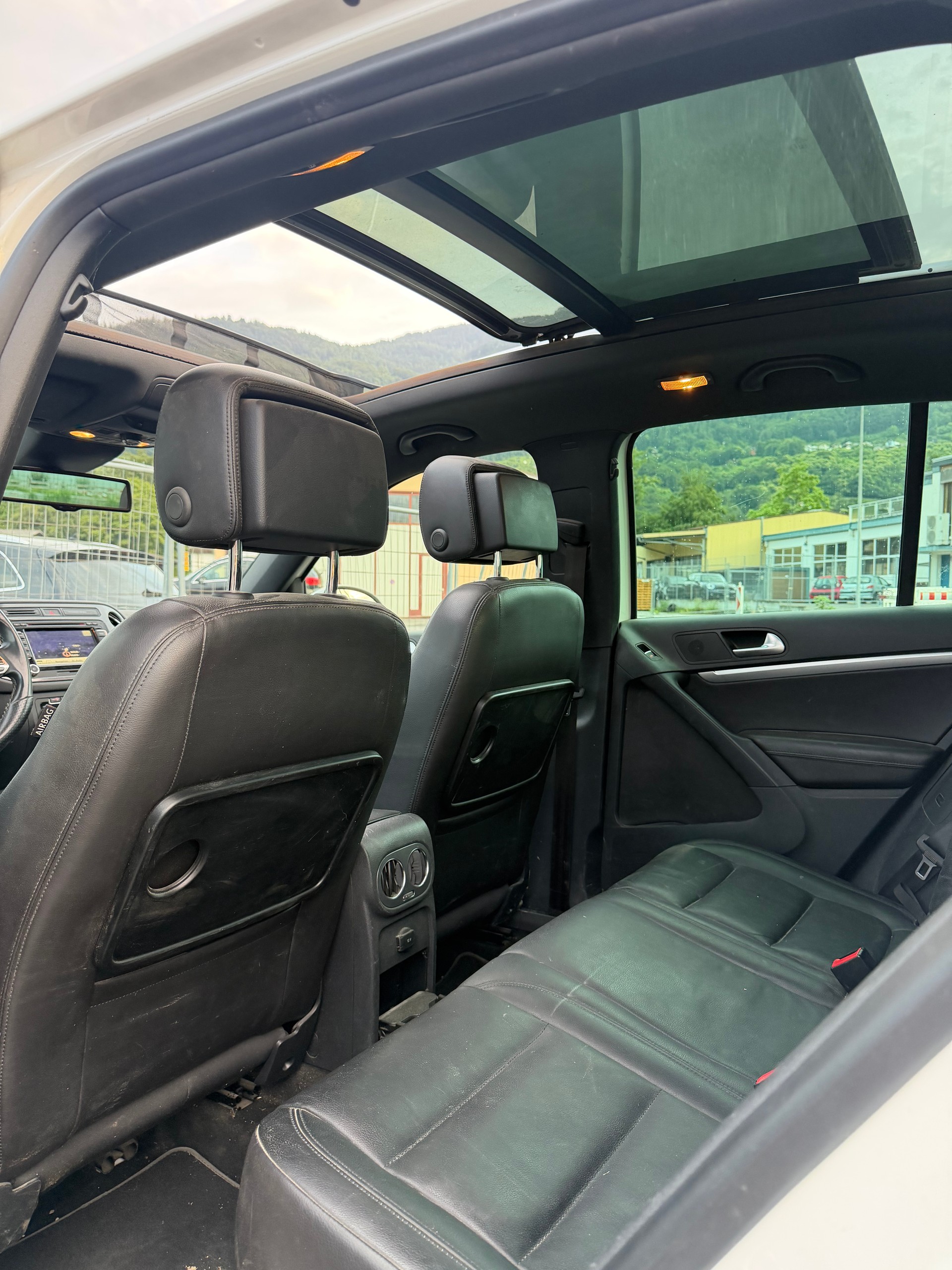 VW Tiguan 2.0 TDI R-Line 4Motion-image-6